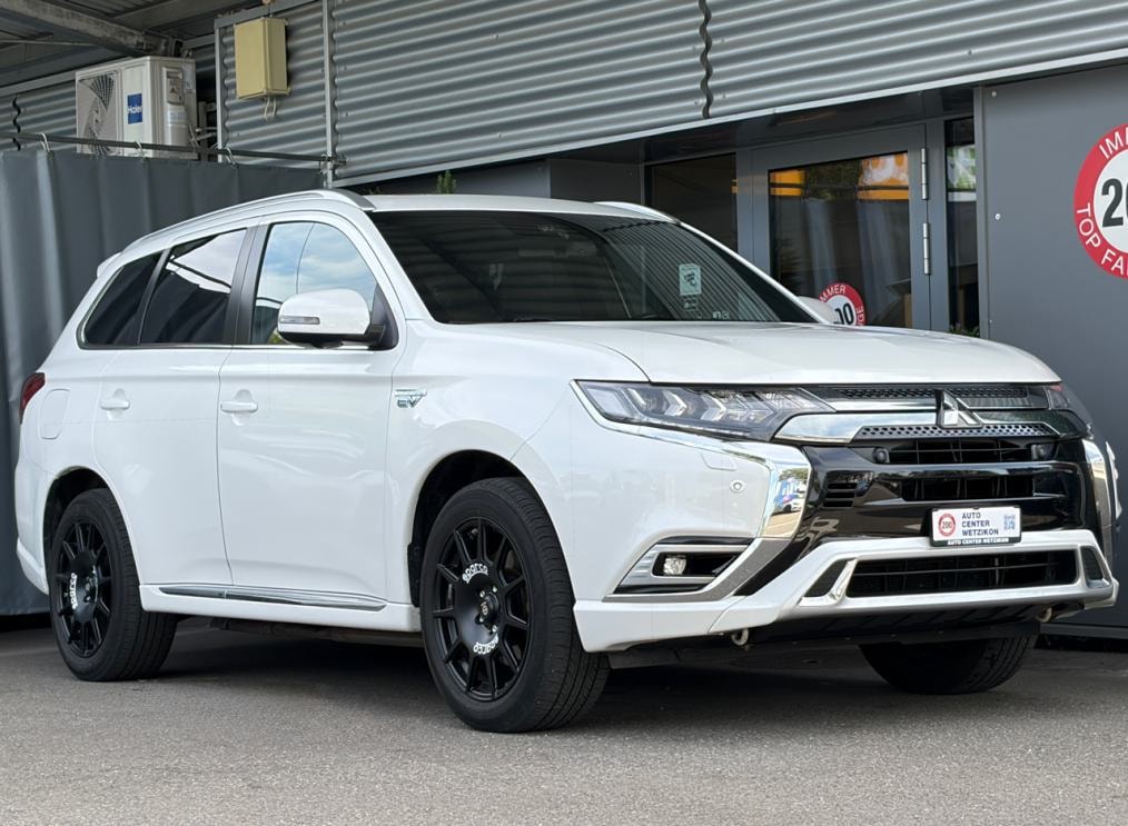 MITSUBISHI Outlander 2.4 PHEV Diamond 4WD Automatic-image-1