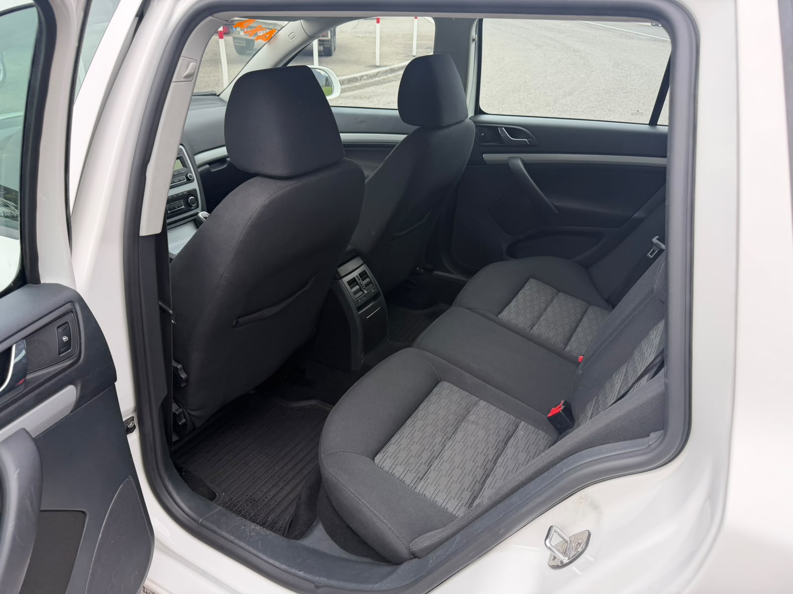 SKODA Octavia Combi 1.8 TSI Stöckli 4x4-image-7