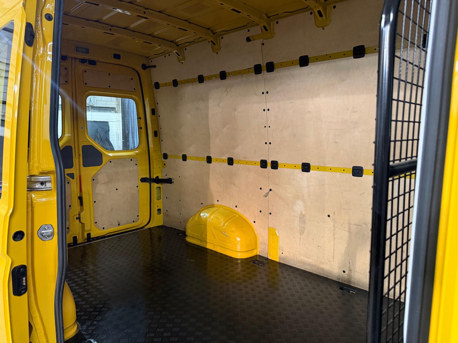 VW Crafter 35 2.0 TDI L3-image-9