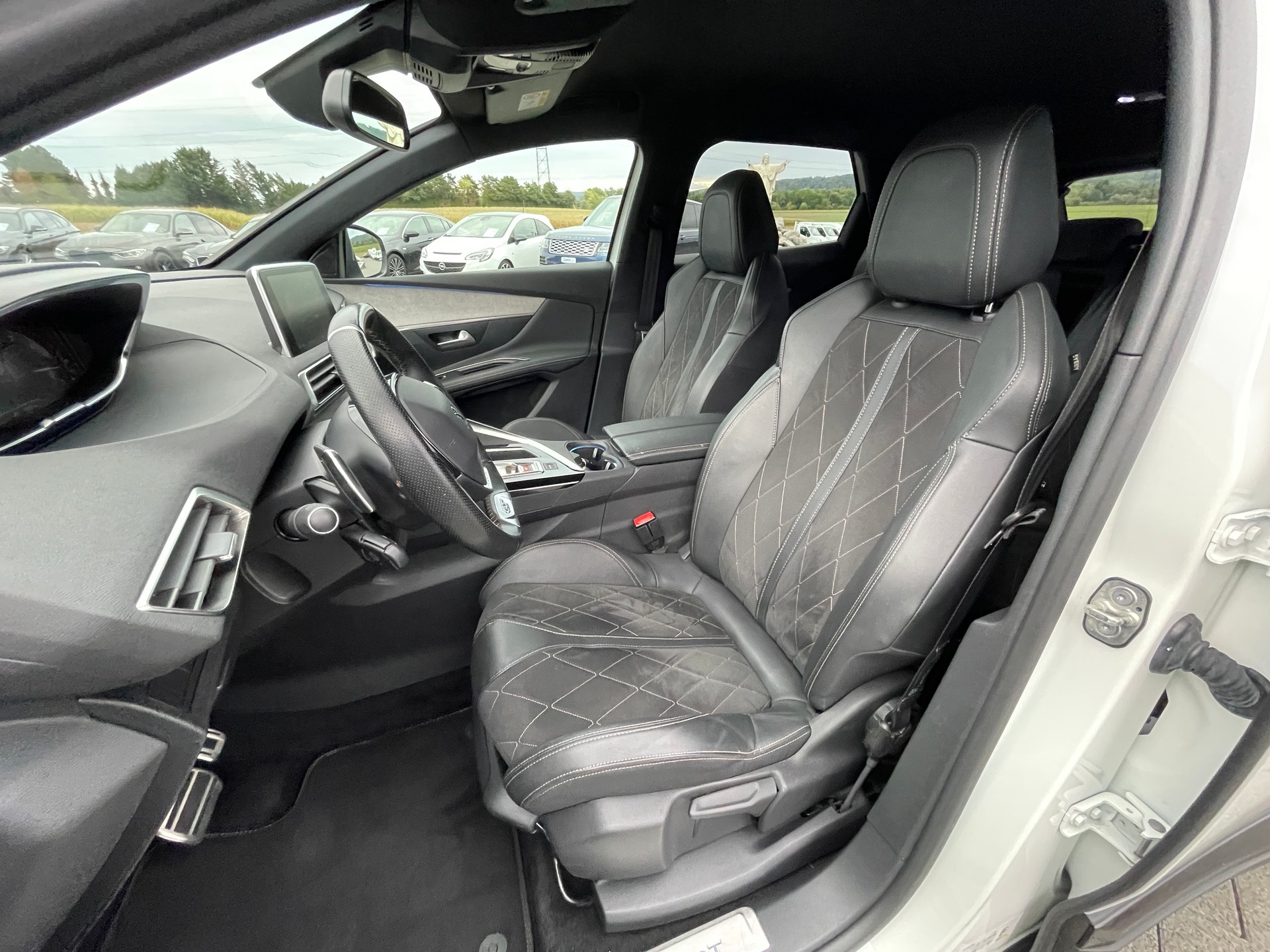 PEUGEOT 3008 2.0 BlueHDi GT EAT-image-12