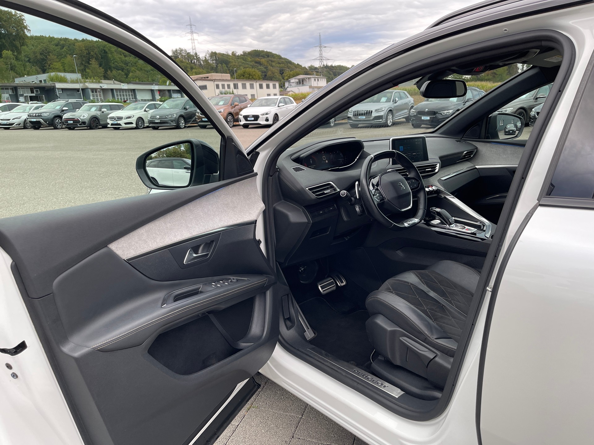 PEUGEOT 3008 2.0 BlueHDi GT EAT-image-6