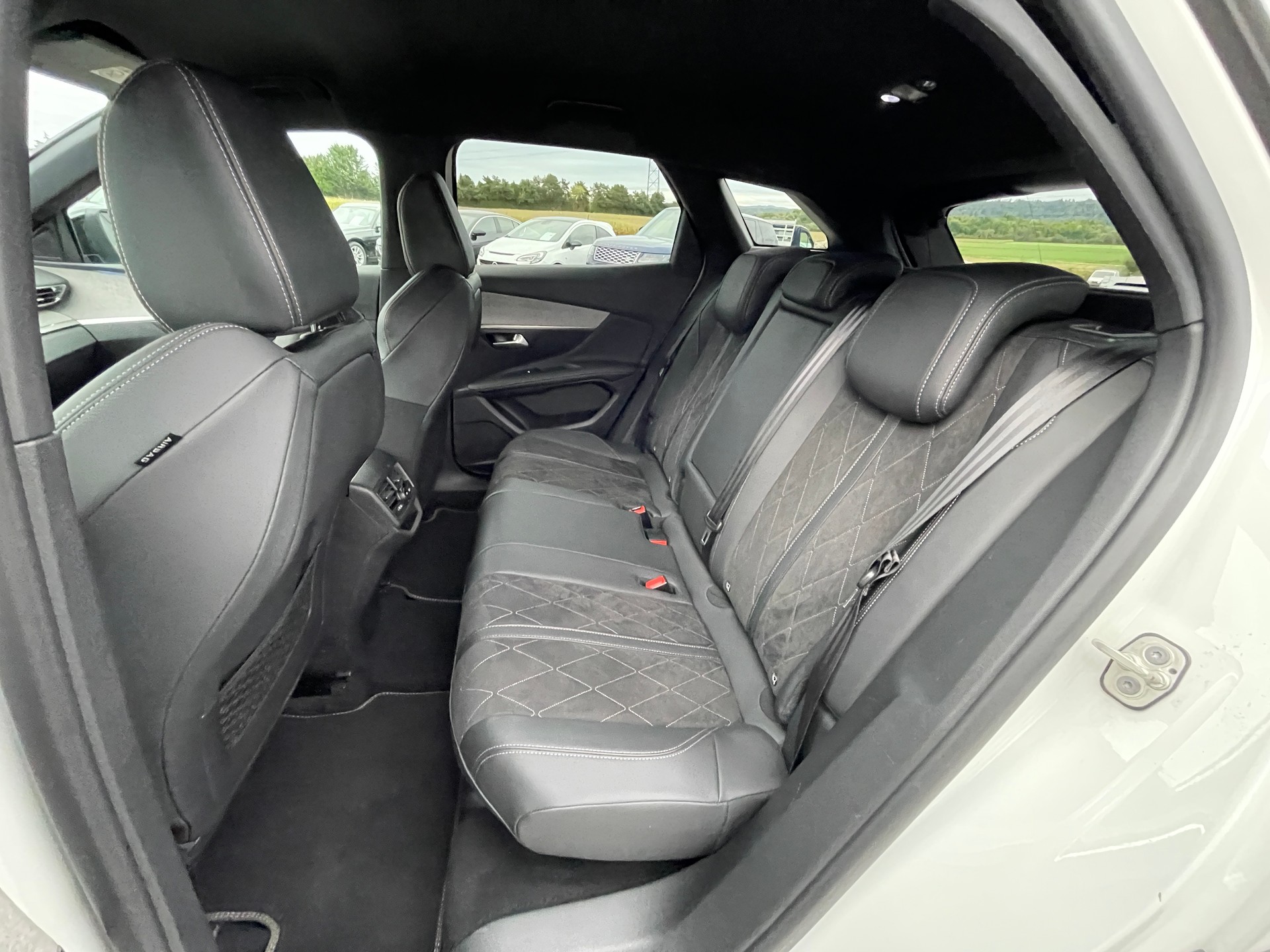 PEUGEOT 3008 2.0 BlueHDi GT EAT-image-13