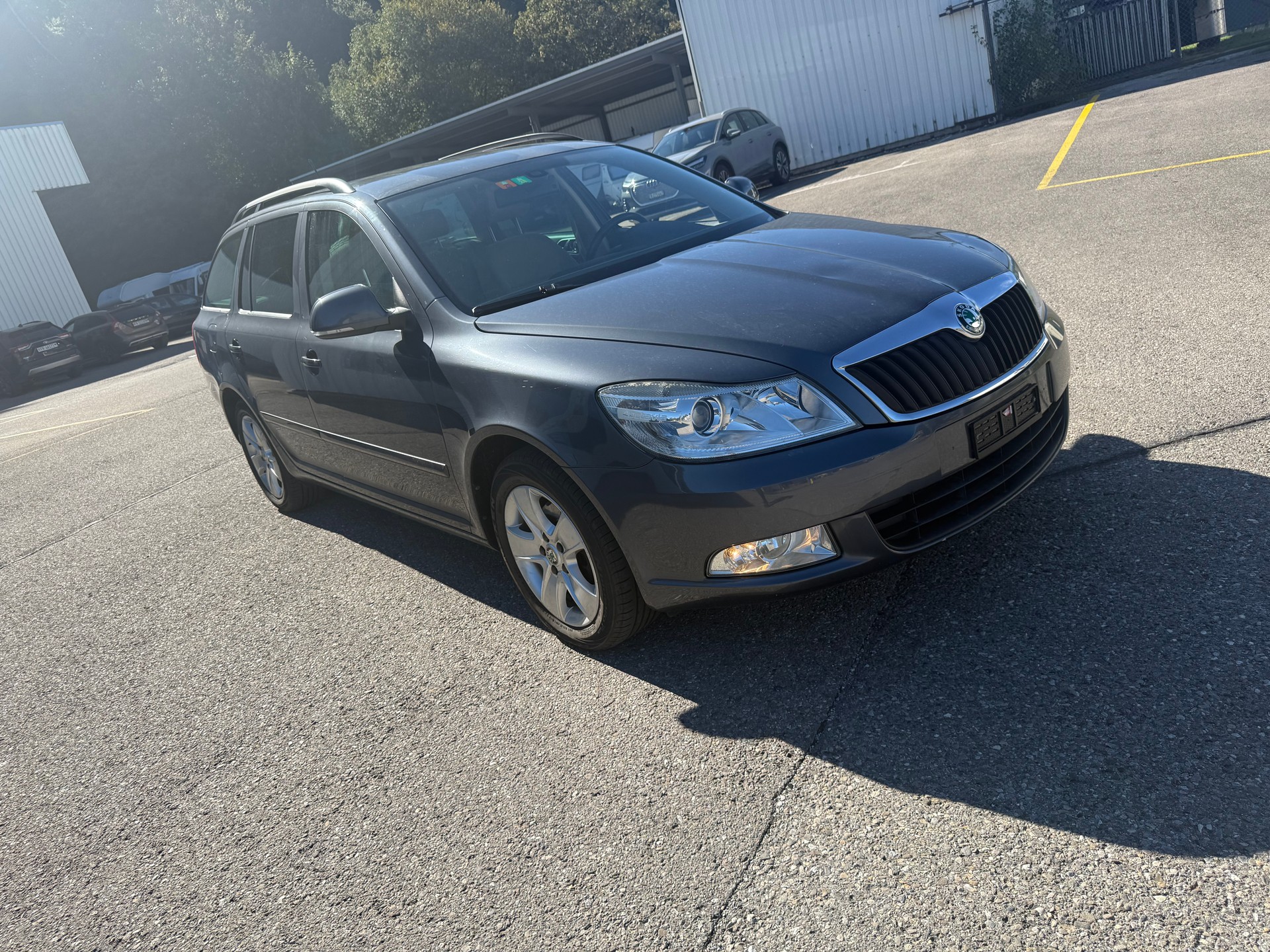 SKODA Octavia Combi 1.8 TSI Laurin & Klement DSG-image-2