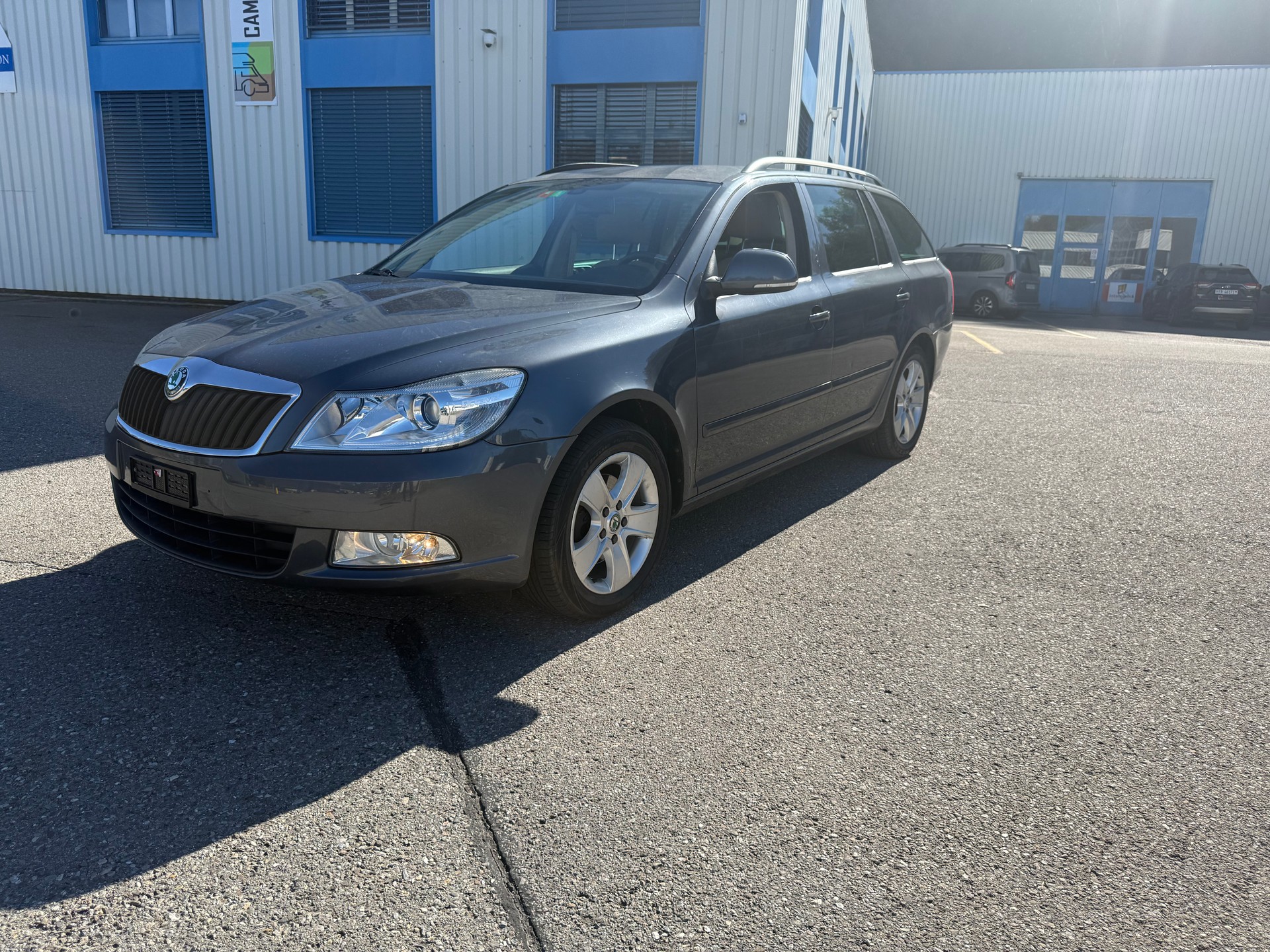 SKODA Octavia Combi 1.8 TSI Laurin & Klement DSG-image-0