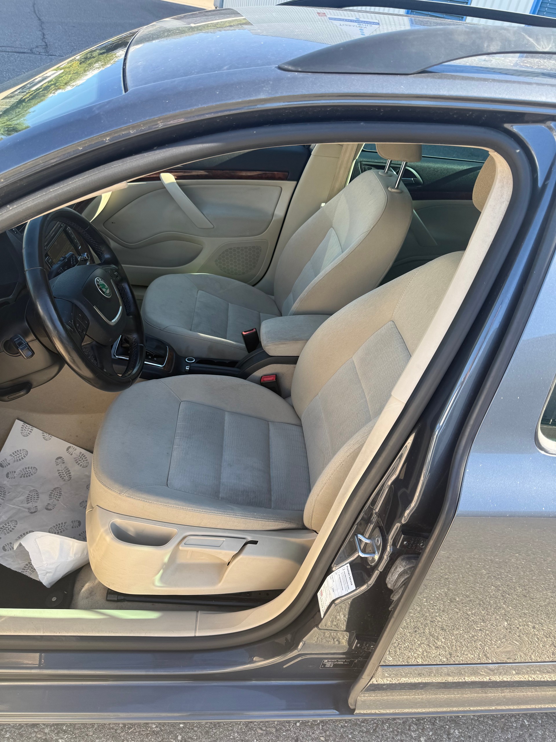 SKODA Octavia Combi 1.8 TSI Laurin & Klement DSG-image-8