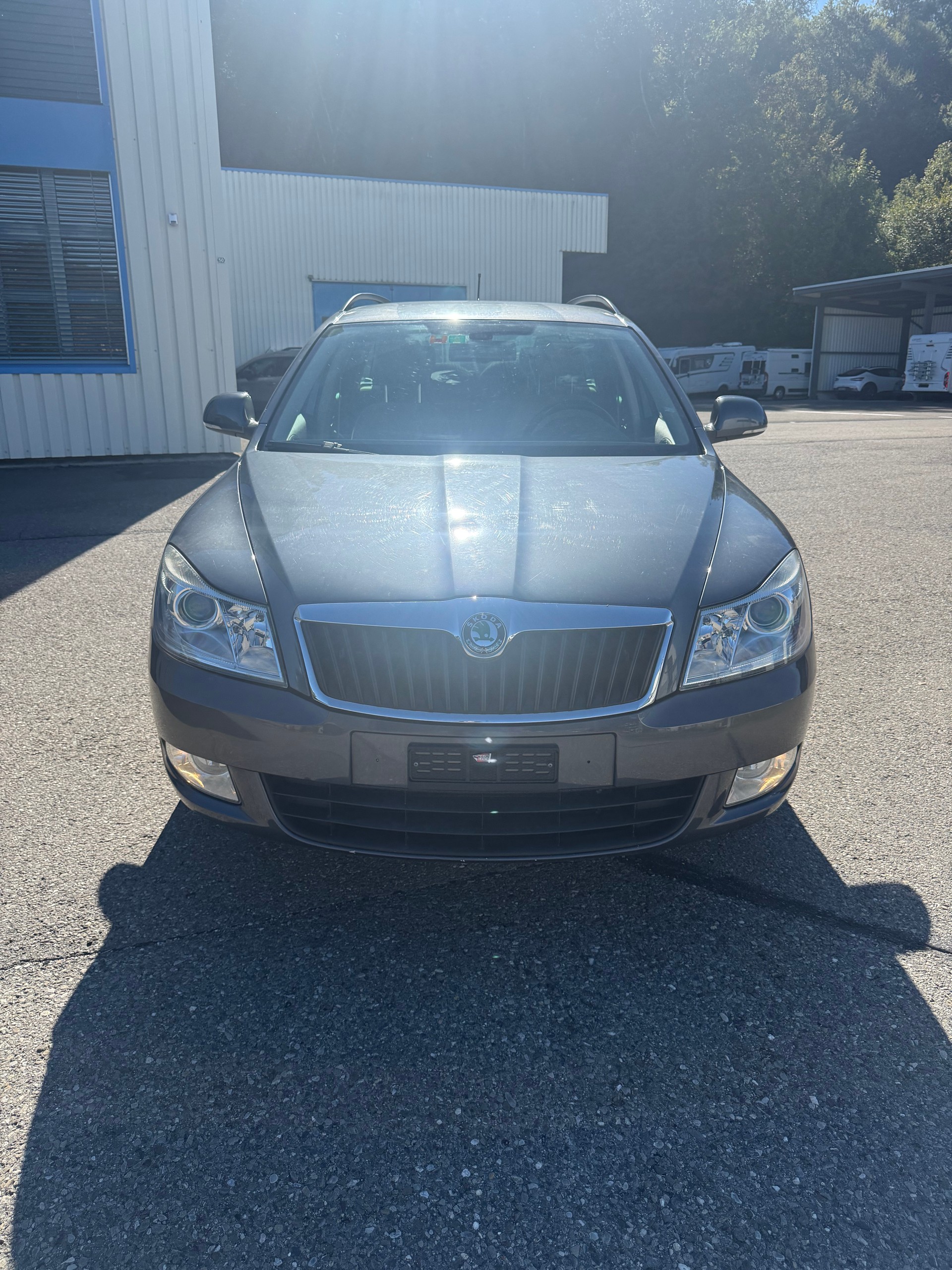 SKODA Octavia Combi 1.8 TSI Laurin & Klement DSG-image-1