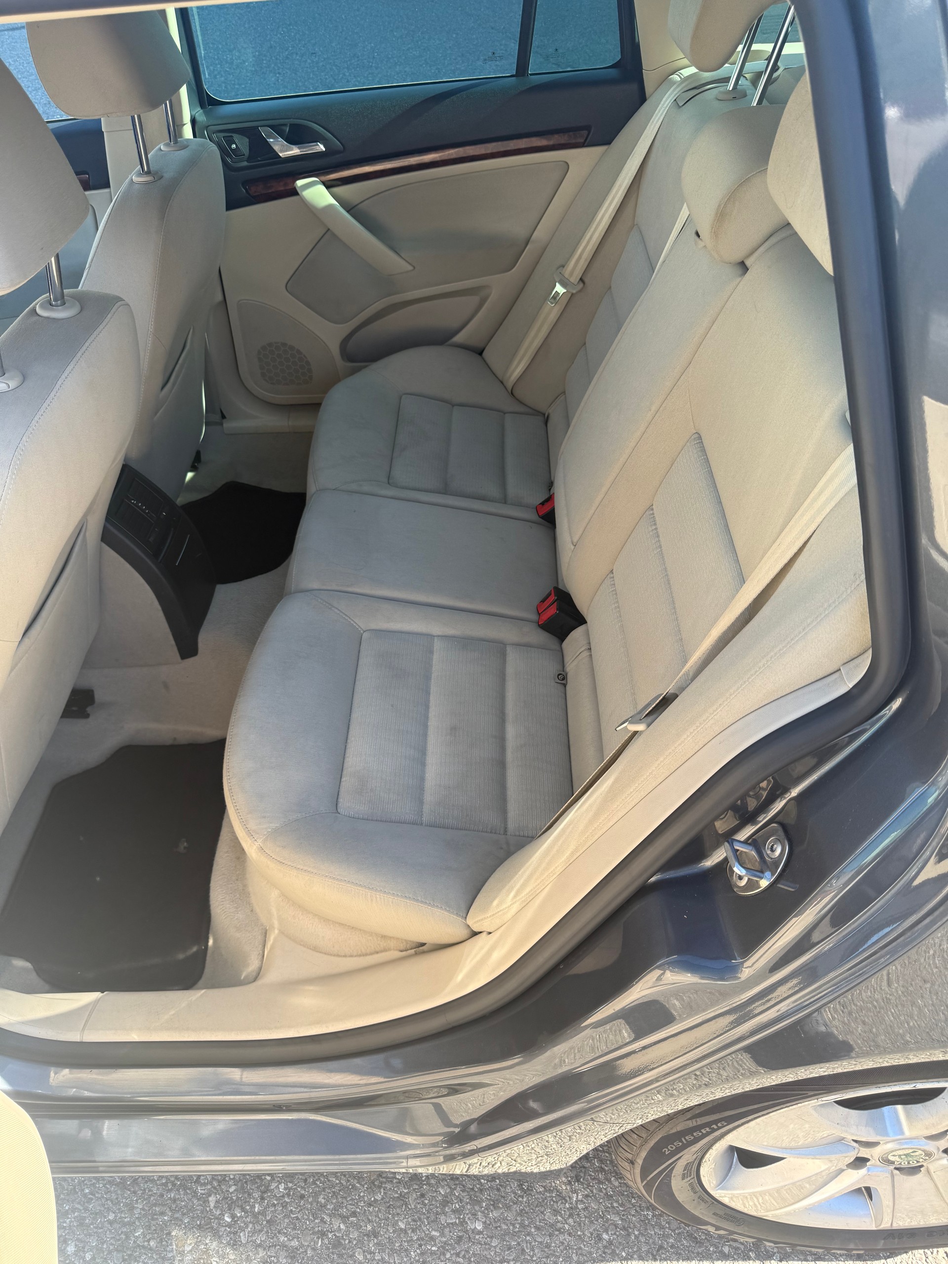 SKODA Octavia Combi 1.8 TSI Laurin & Klement DSG-image-7