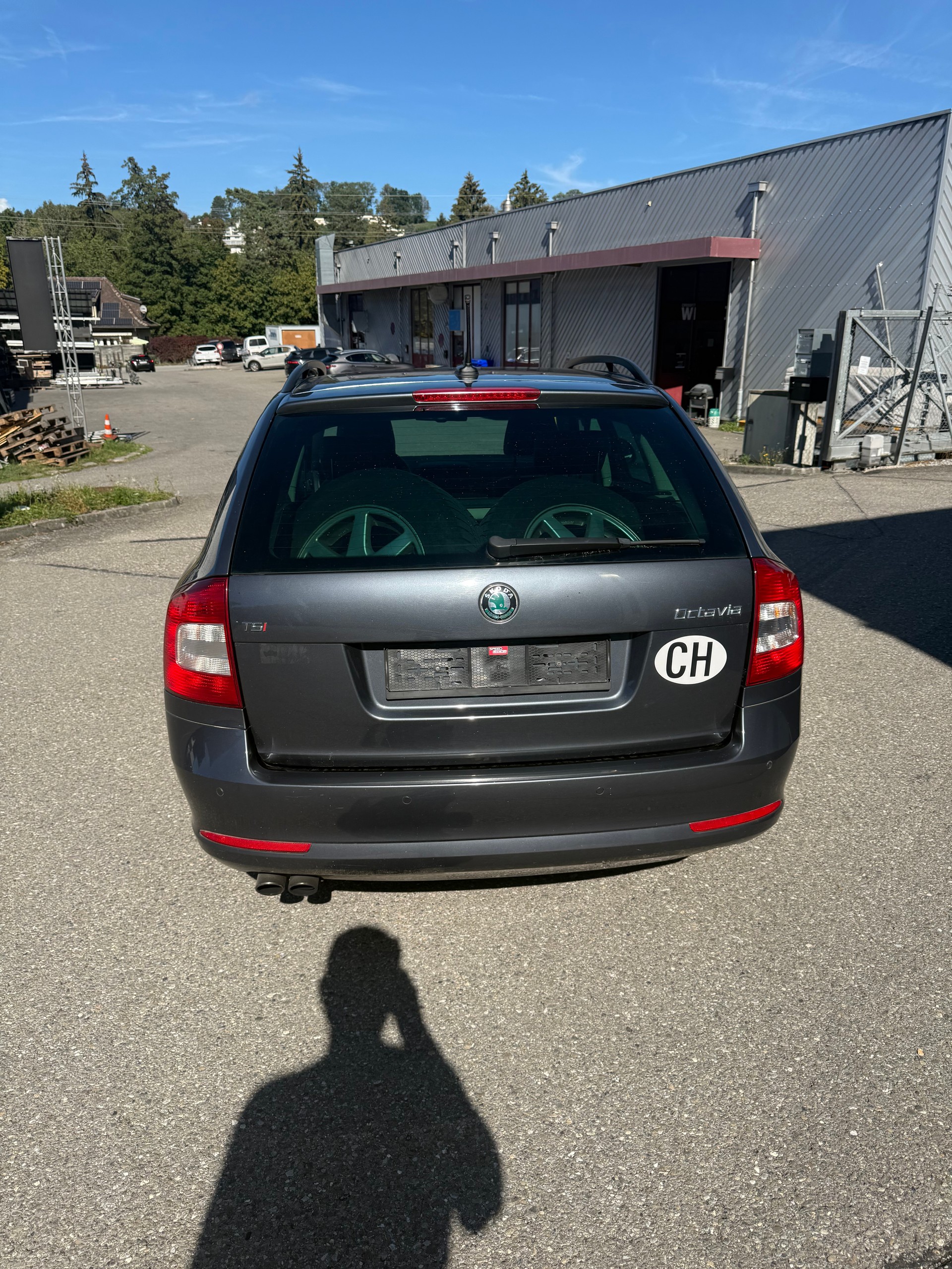 SKODA Octavia Combi 1.8 TSI Laurin & Klement DSG-image-4