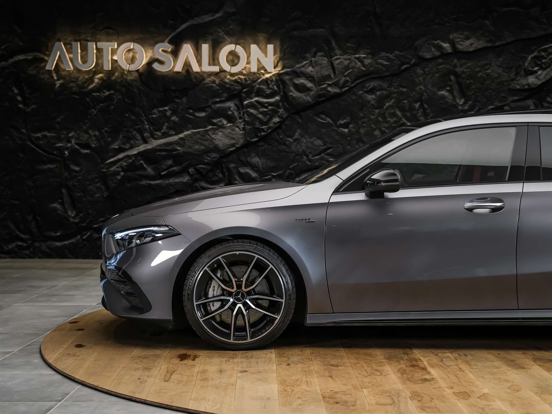 MERCEDES-BENZ A35 AMG 4Matic+ 8G-DCT *Panorama*Burmester*Abstandsregler*-image-15
