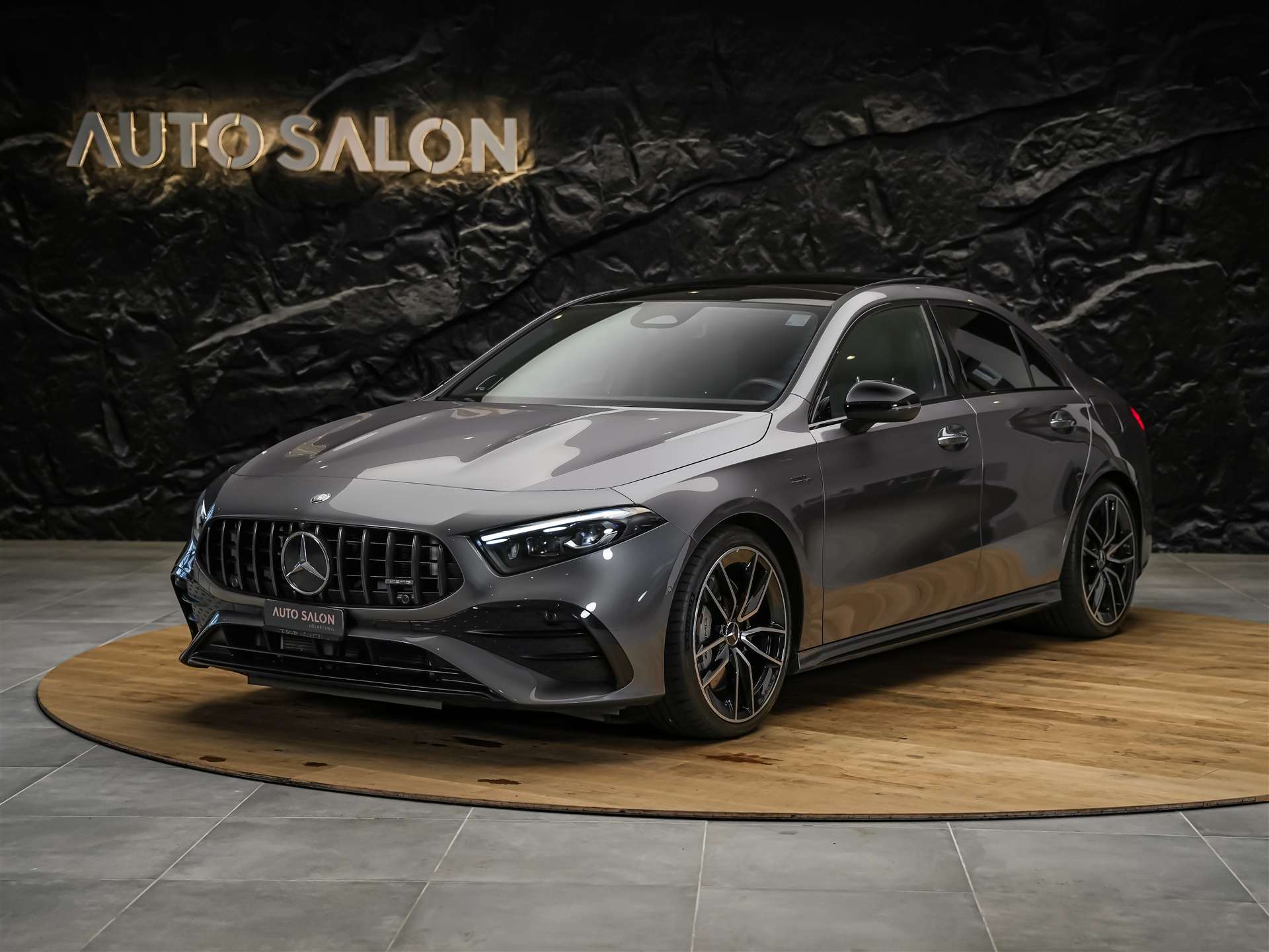 MERCEDES-BENZ A35 AMG 4Matic+ 8G-DCT *Panorama*Burmester*Abstandsregler*-image-1