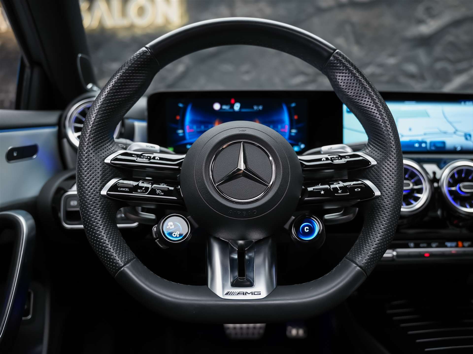 MERCEDES-BENZ A35 AMG 4Matic+ 8G-DCT *Panorama*Burmester*Abstandsregler*-image-27
