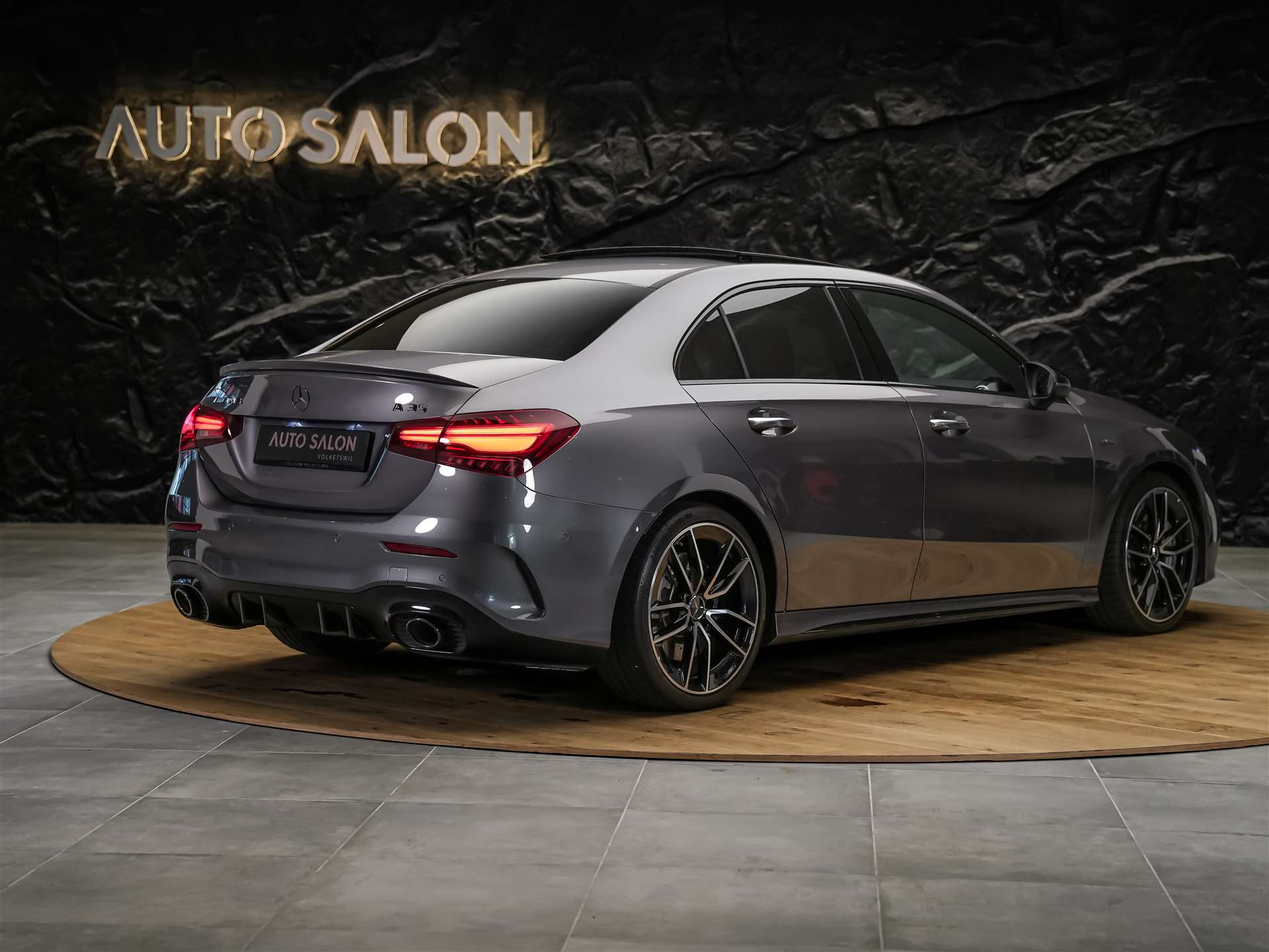 MERCEDES-BENZ A35 AMG 4Matic+ 8G-DCT *Panorama*Burmester*Abstandsregler*-image-4