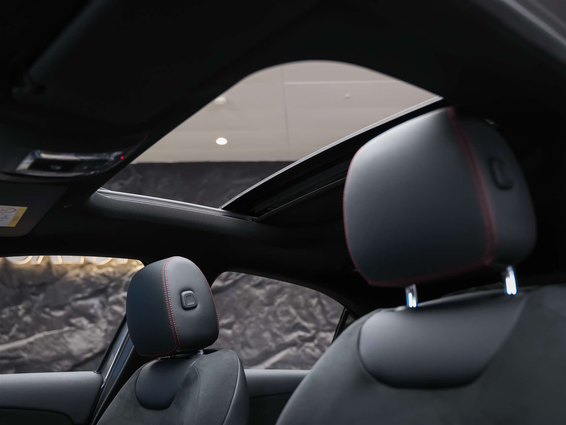 MERCEDES-BENZ A35 AMG 4Matic+ 8G-DCT *Panorama*Burmester*Abstandsregler*-image-11