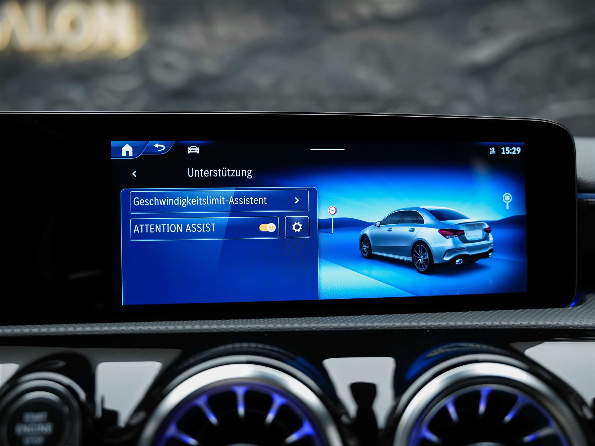 MERCEDES-BENZ A35 AMG 4Matic+ 8G-DCT *Panorama*Burmester*Abstandsregler*-image-36