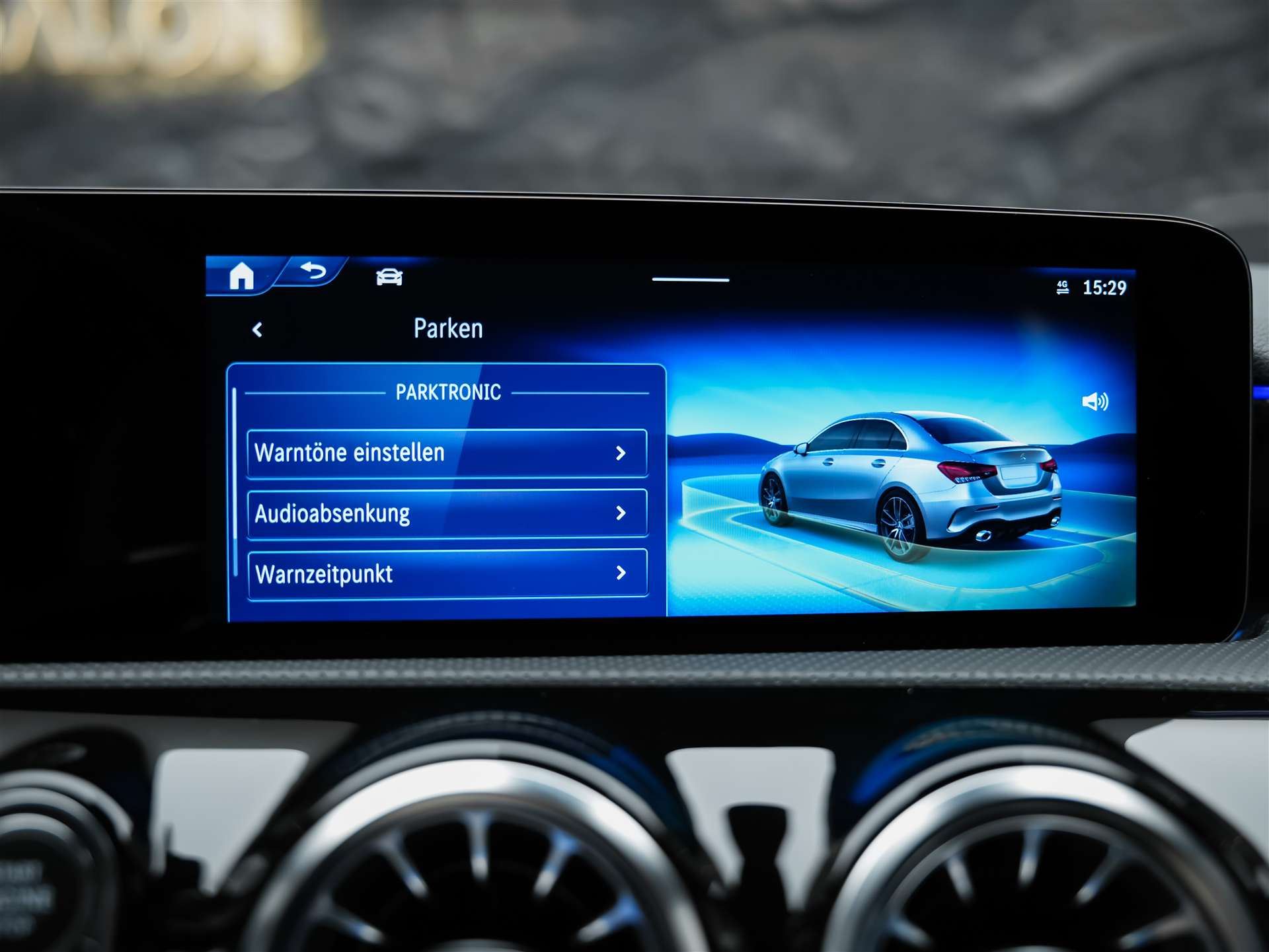MERCEDES-BENZ A35 AMG 4Matic+ 8G-DCT *Panorama*Burmester*Abstandsregler*-image-37