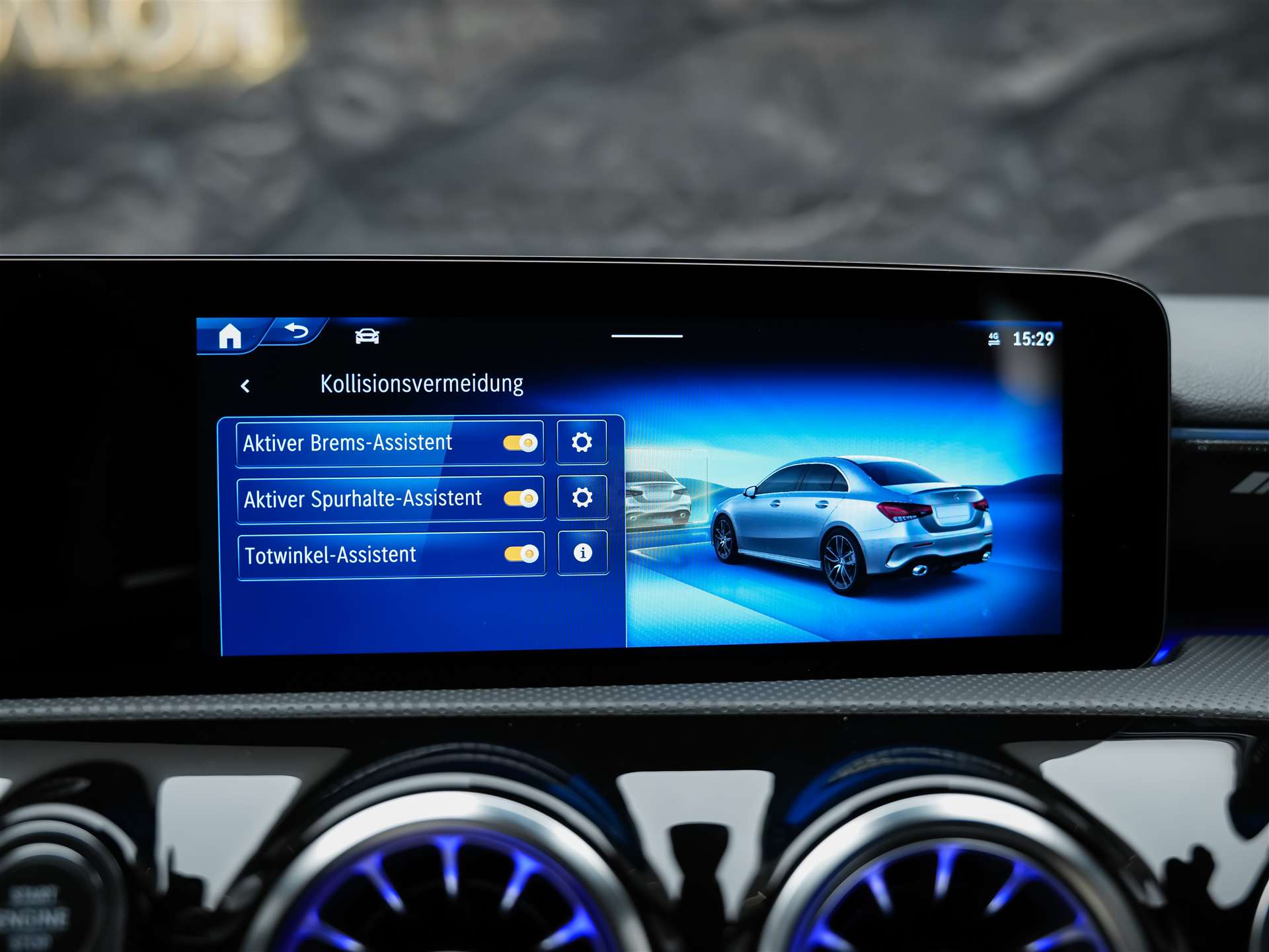 MERCEDES-BENZ A35 AMG 4Matic+ 8G-DCT *Panorama*Burmester*Abstandsregler*-image-34