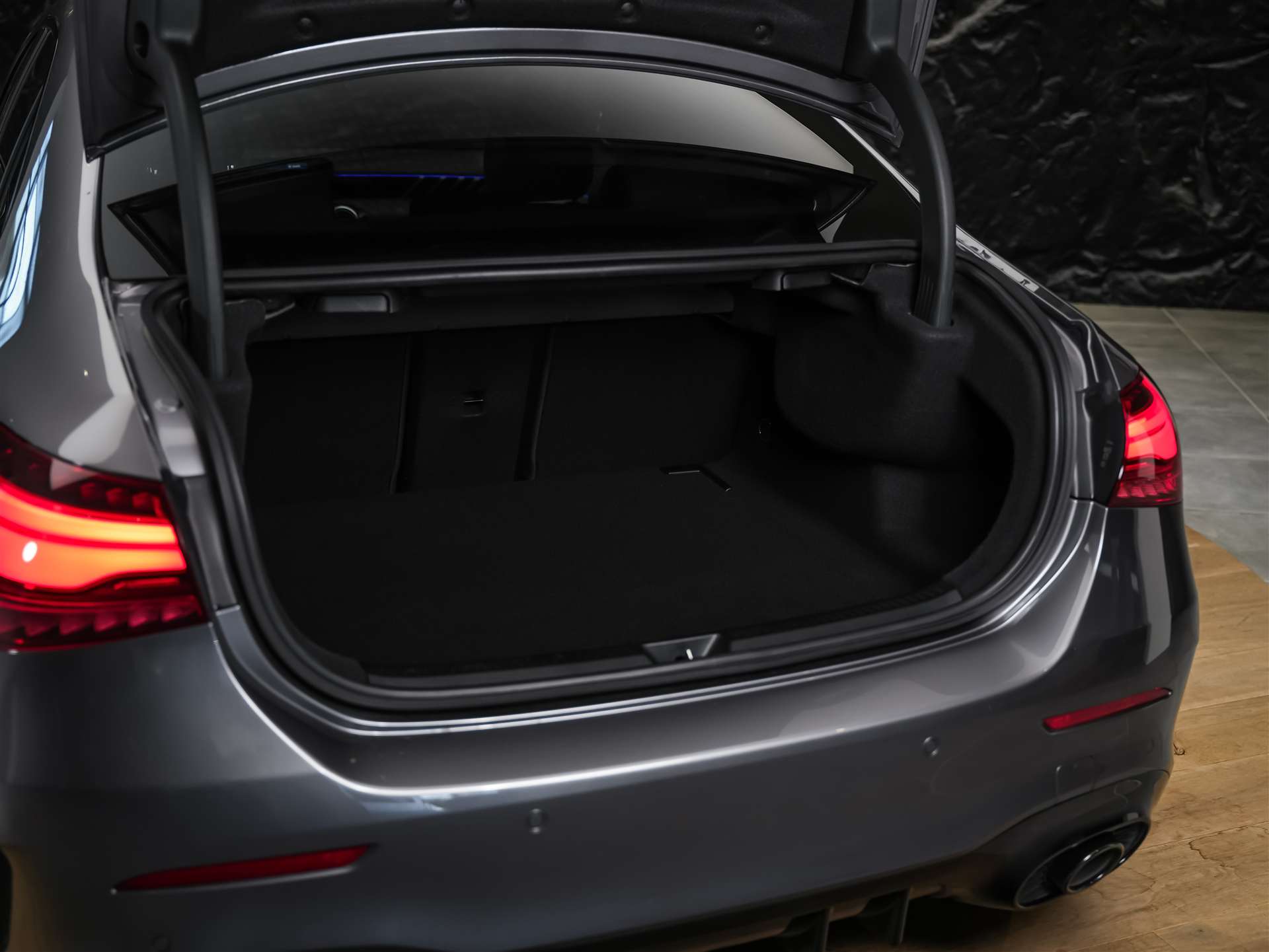 MERCEDES-BENZ A35 AMG 4Matic+ 8G-DCT *Panorama*Burmester*Abstandsregler*-image-42