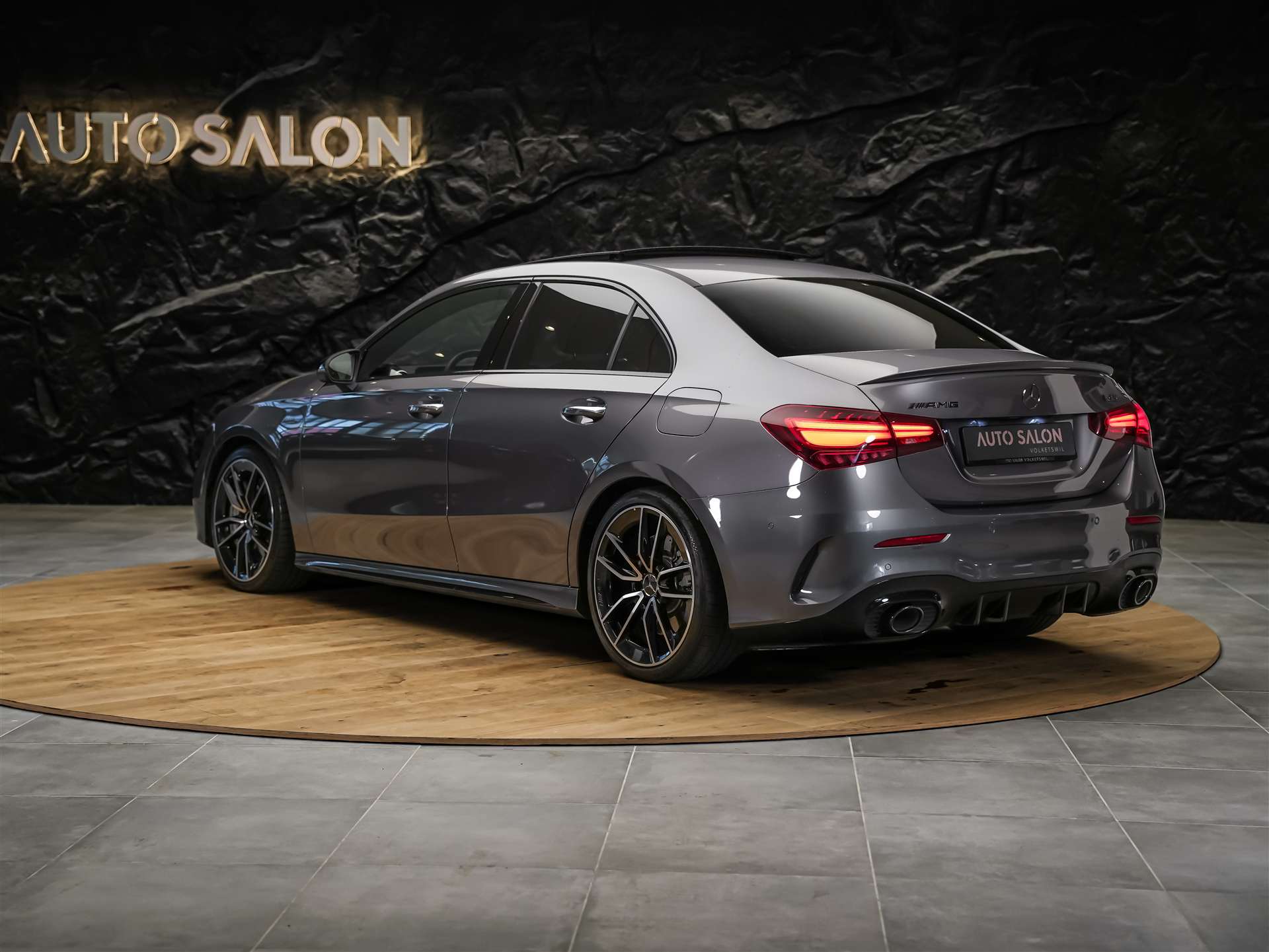 MERCEDES-BENZ A35 AMG 4Matic+ 8G-DCT *Panorama*Burmester*Abstandsregler*-image-2