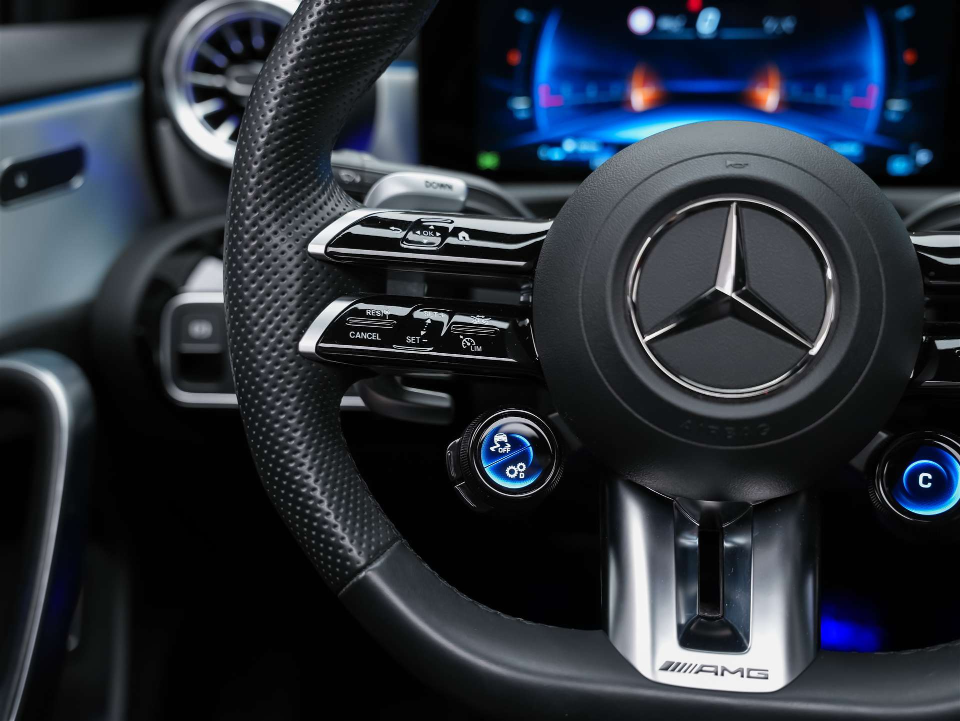 MERCEDES-BENZ A35 AMG 4Matic+ 8G-DCT *Panorama*Burmester*Abstandsregler*-image-28