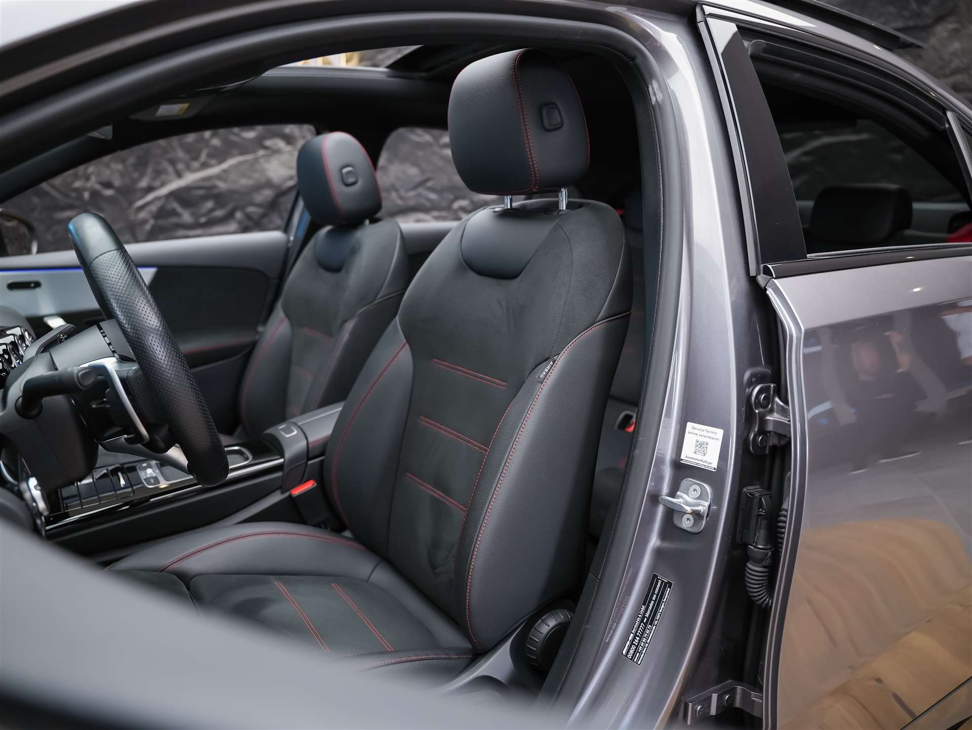 MERCEDES-BENZ A35 AMG 4Matic+ 8G-DCT *Panorama*Burmester*Abstandsregler*-image-8