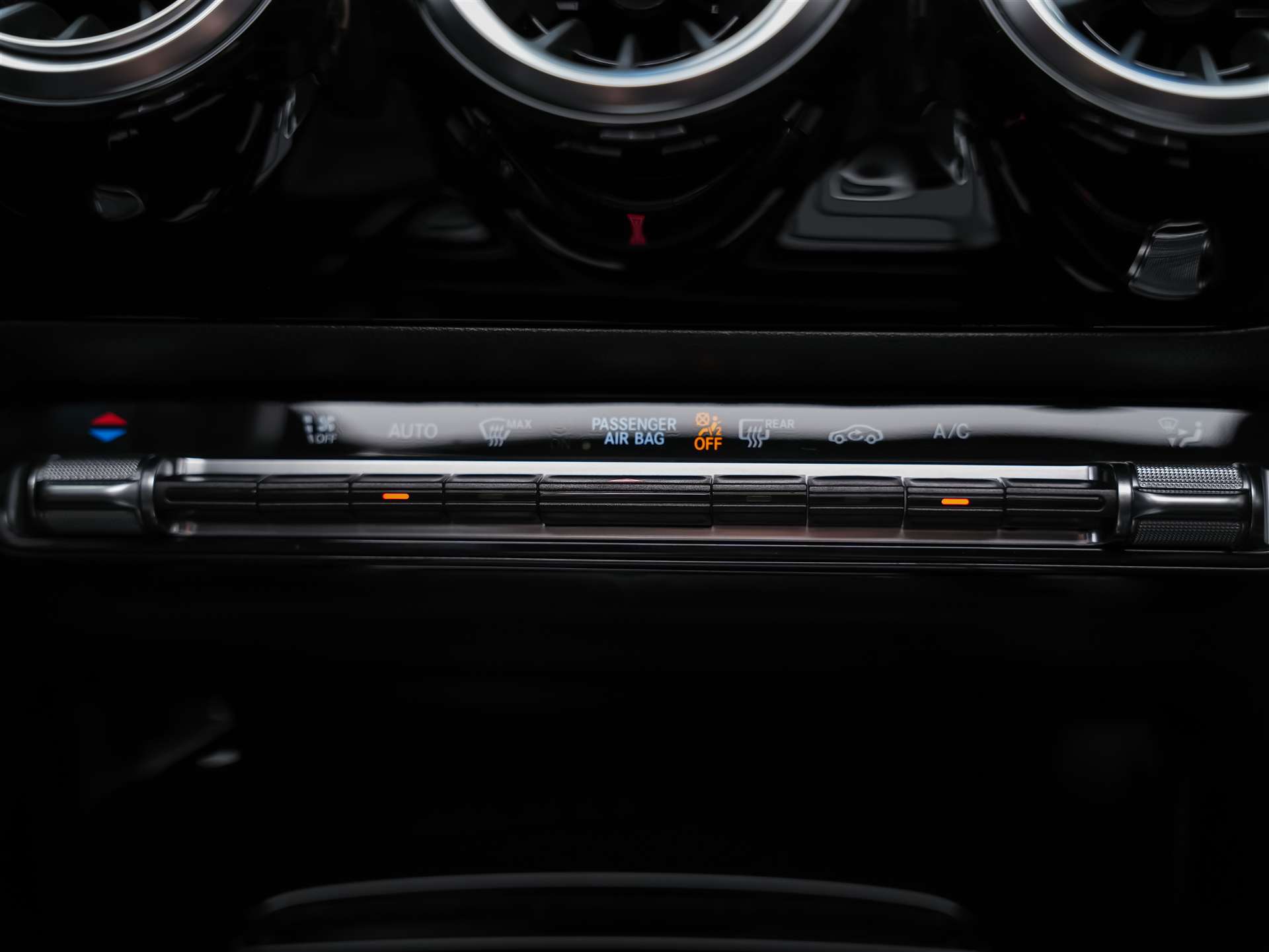 MERCEDES-BENZ A35 AMG 4Matic+ 8G-DCT *Panorama*Burmester*Abstandsregler*-image-21
