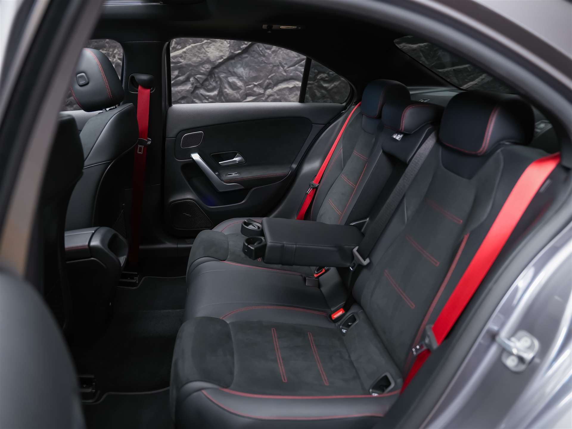MERCEDES-BENZ A35 AMG 4Matic+ 8G-DCT *Panorama*Burmester*Abstandsregler*-image-13