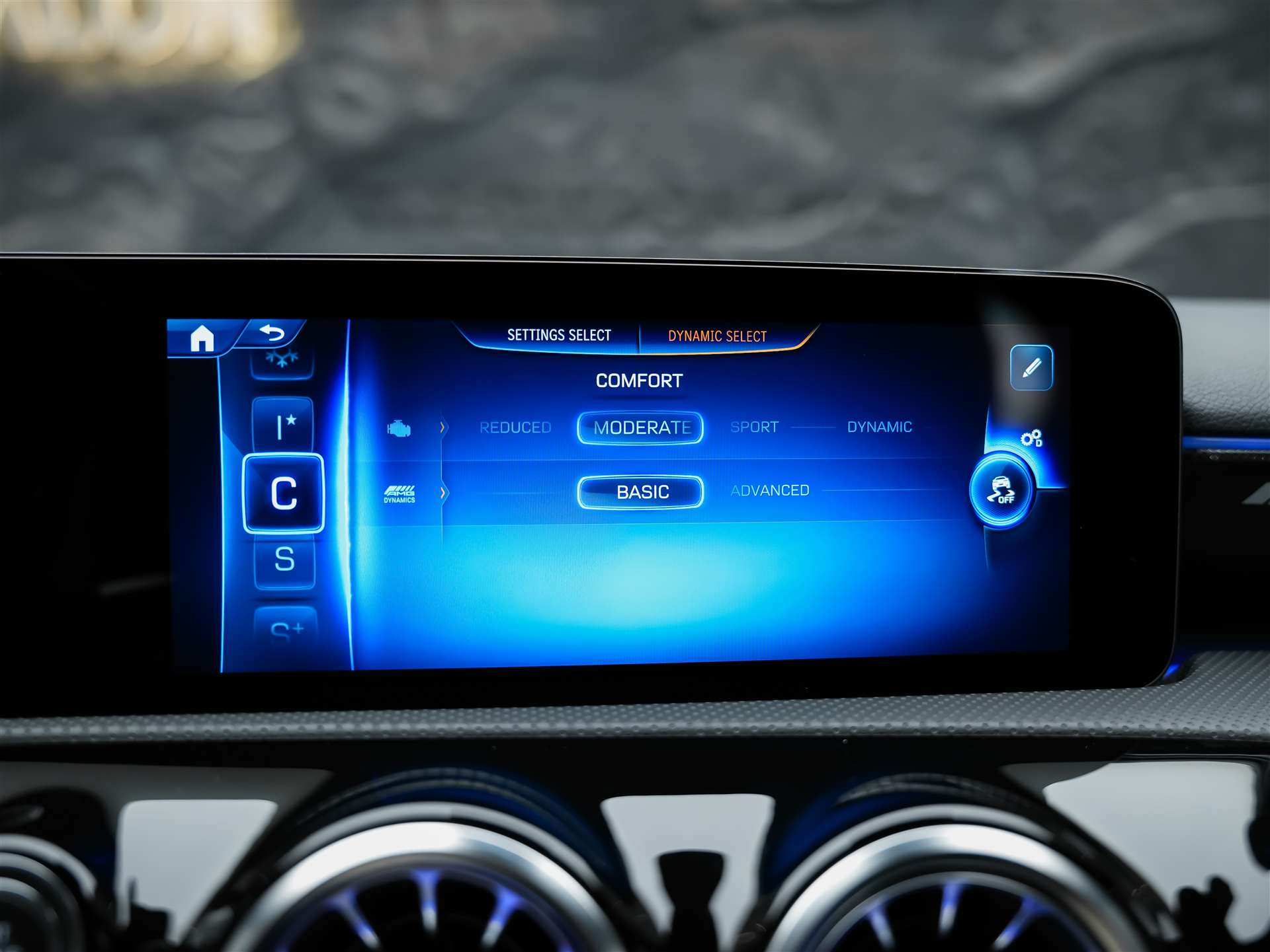 MERCEDES-BENZ A35 AMG 4Matic+ 8G-DCT *Panorama*Burmester*Abstandsregler*-image-34