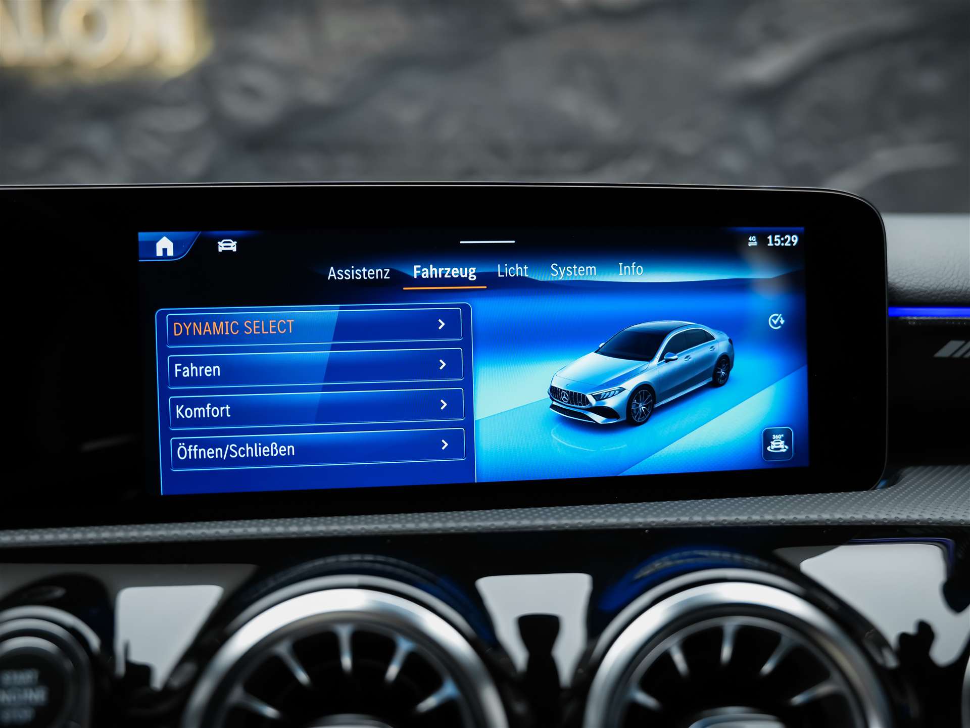 MERCEDES-BENZ A35 AMG 4Matic+ 8G-DCT *Panorama*Burmester*Abstandsregler*-image-38