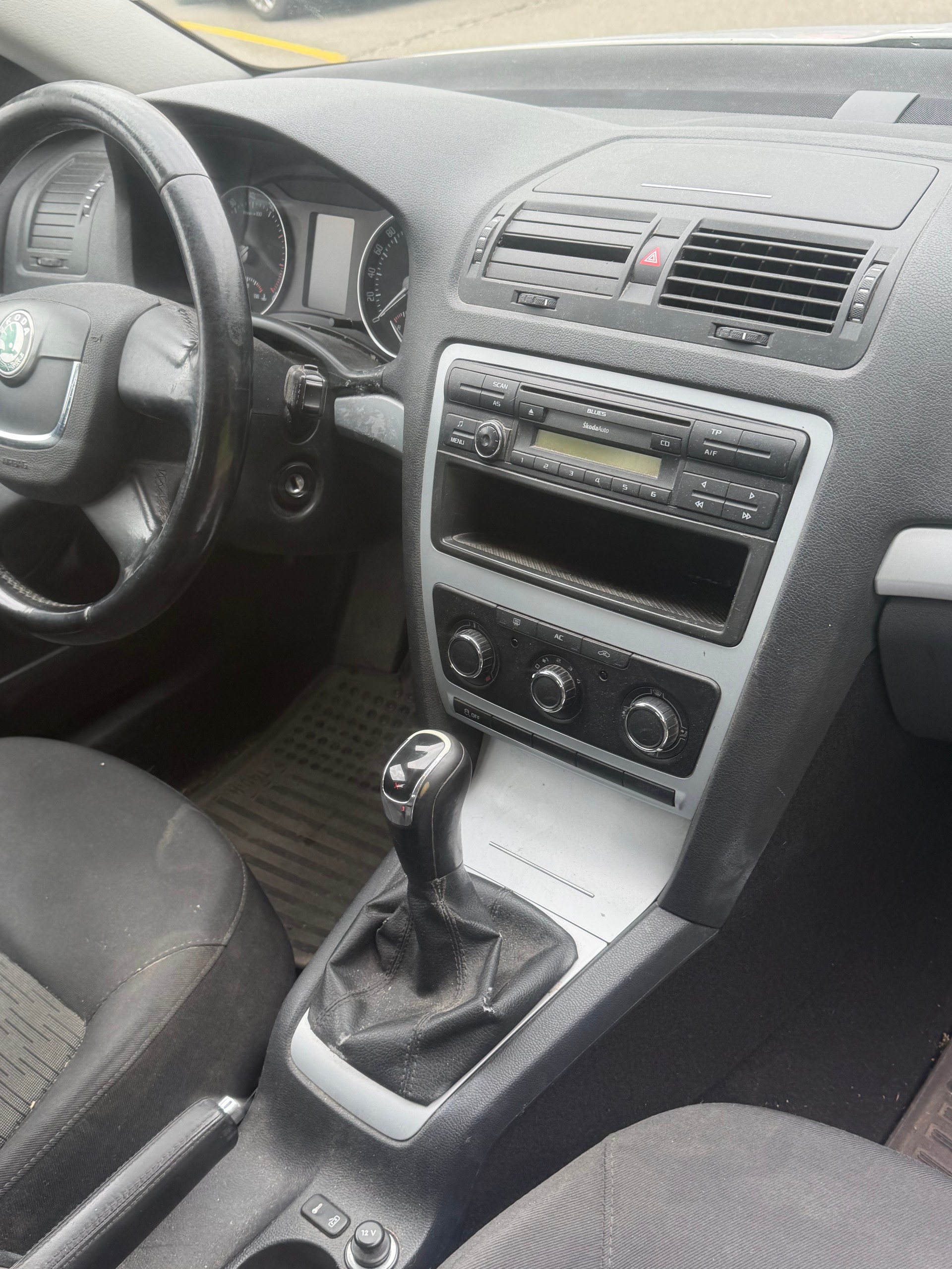 SKODA Octavia Combi 1.8 TSI Laurin & Klement 4x4-image-8