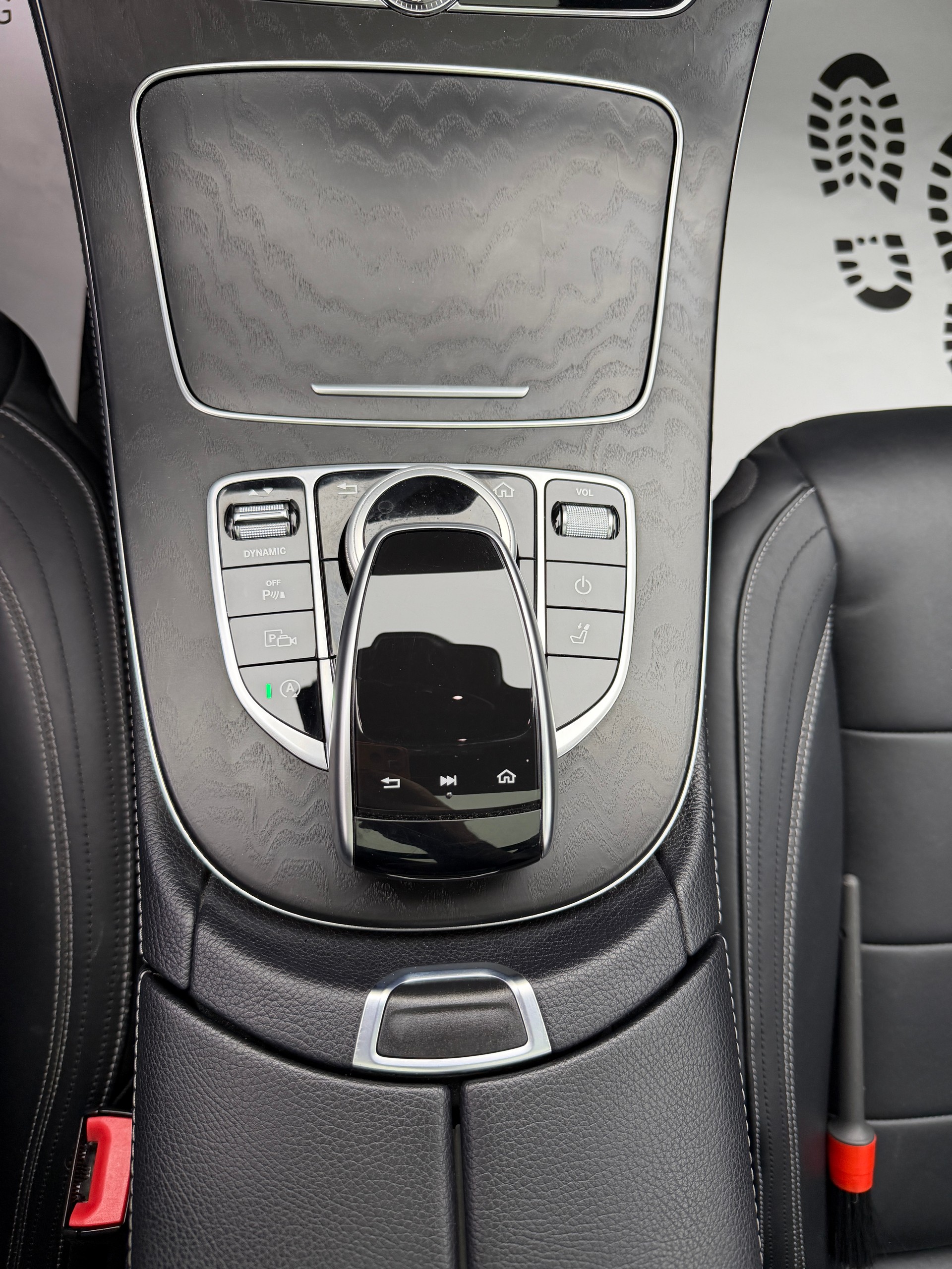 MERCEDES-BENZ E 400 d AMG Line 4Matic 340PS Obsidian Black Metallic 9G-Tronic / 360° Kamera / Panoramadach / Leder / Burmester Soundsystem /-image-17