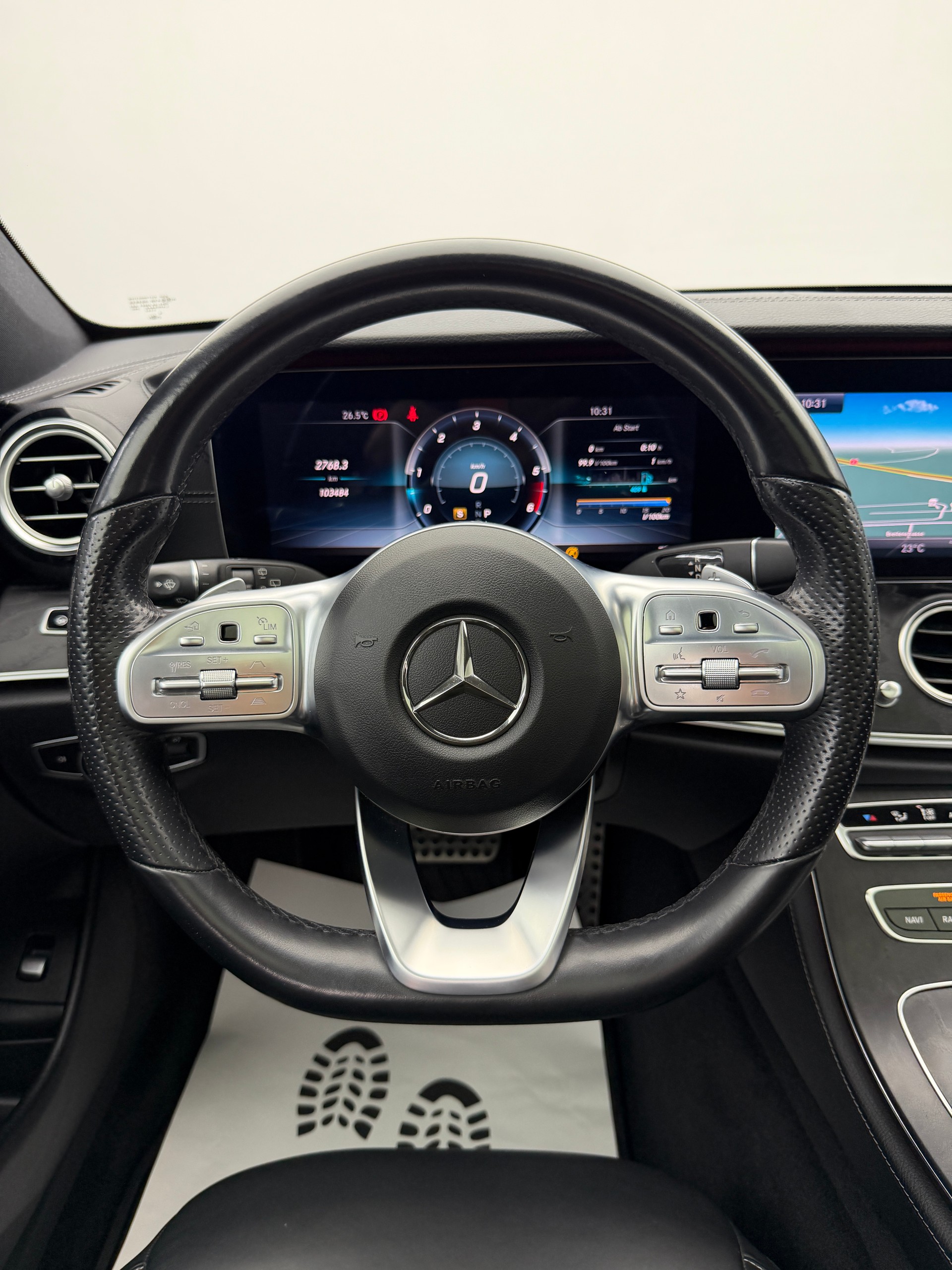 MERCEDES-BENZ E 400 d AMG Line 4Matic 340PS Obsidian Black Metallic 9G-Tronic / 360° Kamera / Panoramadach / Leder / Burmester Soundsystem /-image-13