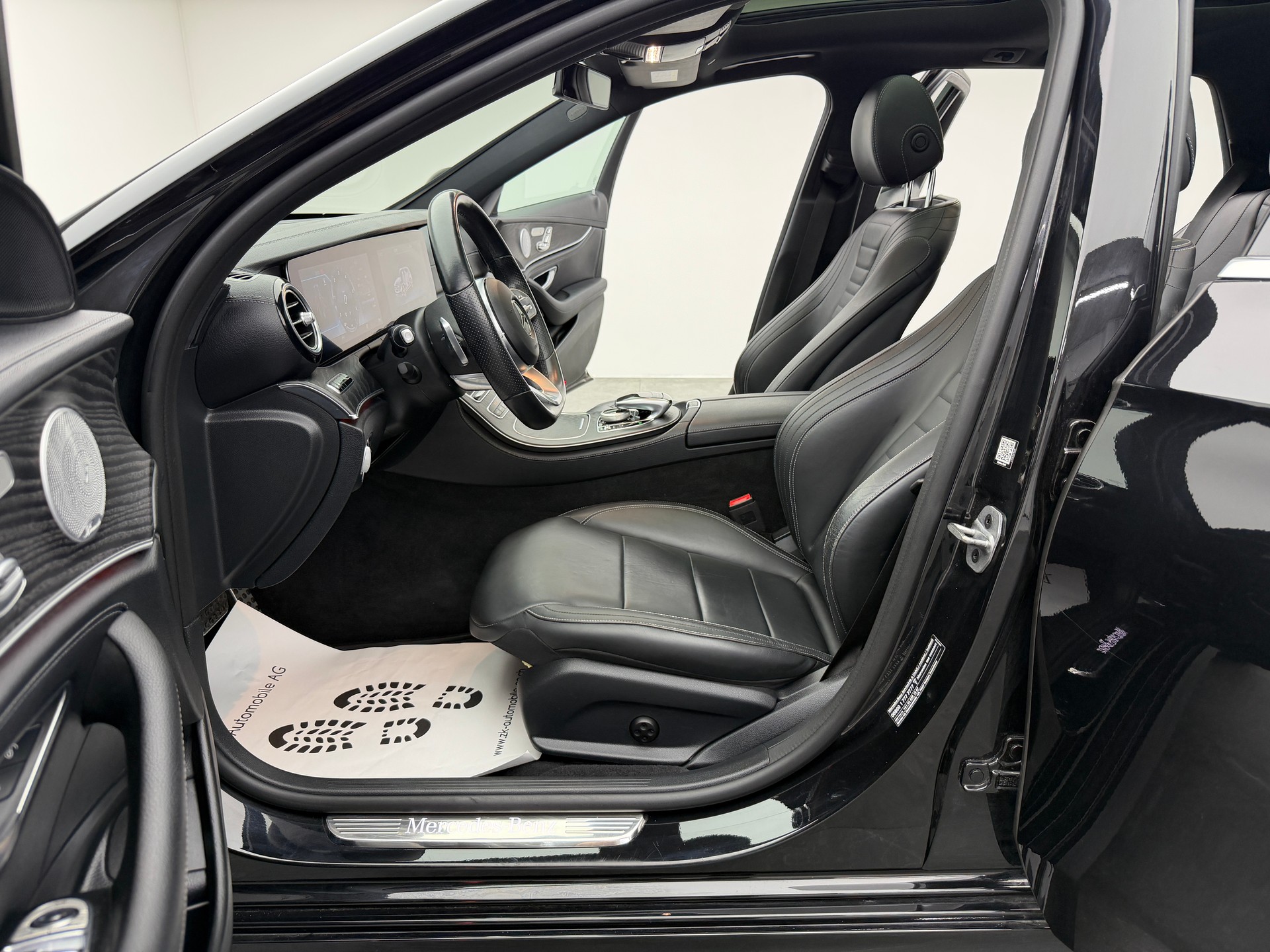 MERCEDES-BENZ E 400 d AMG Line 4Matic 340PS Obsidian Black Metallic 9G-Tronic / 360° Kamera / Panoramadach / Leder / Burmester Soundsystem /-image-5