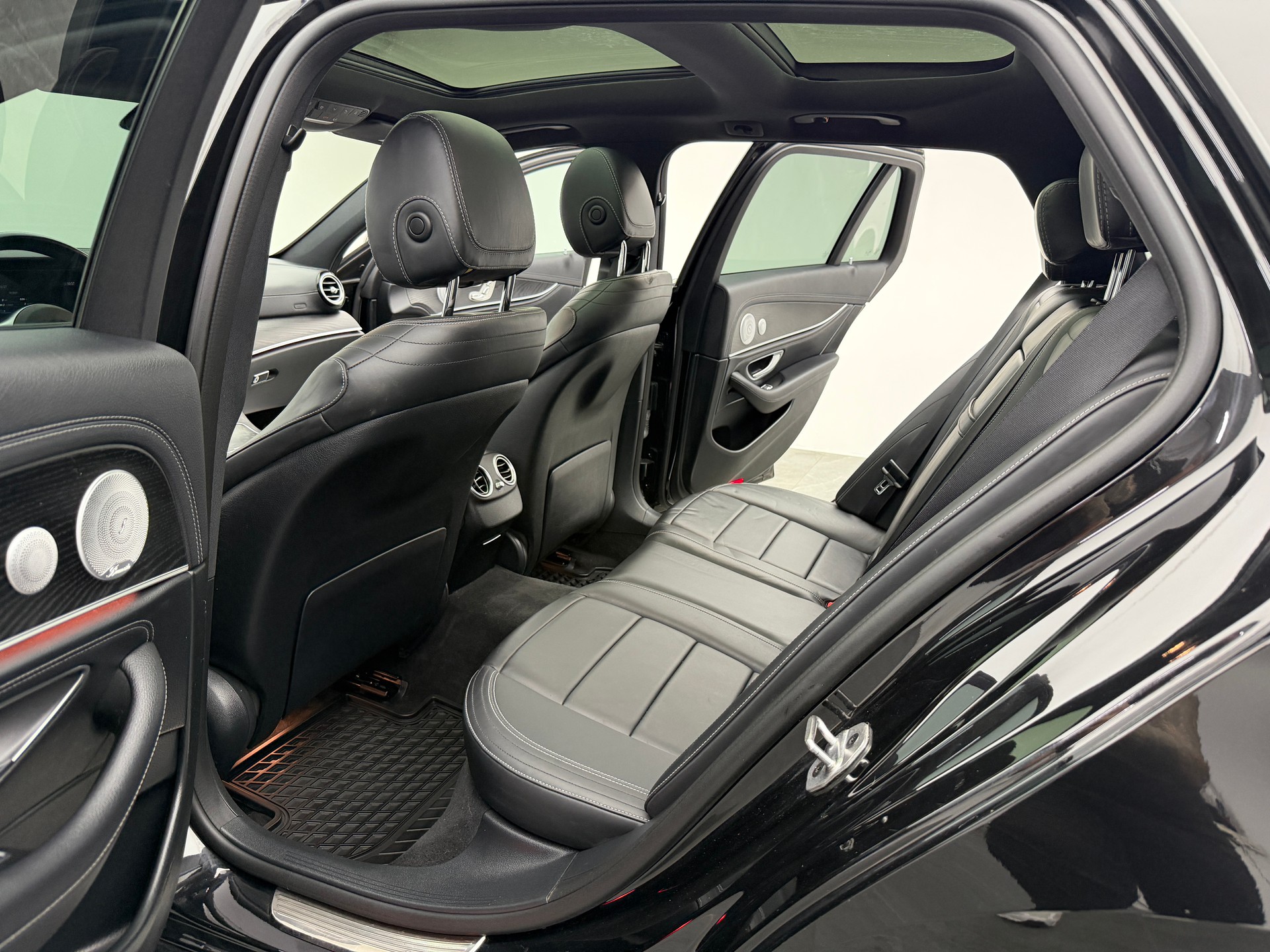 MERCEDES-BENZ E 400 d AMG Line 4Matic 340PS Obsidian Black Metallic 9G-Tronic / 360° Kamera / Panoramadach / Leder / Burmester Soundsystem /-image-9