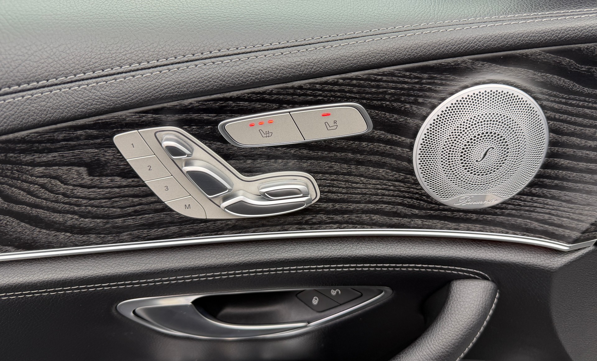 MERCEDES-BENZ E 400 d AMG Line 4Matic 340PS Obsidian Black Metallic 9G-Tronic / 360° Kamera / Panoramadach / Leder / Burmester Soundsystem /-image-16