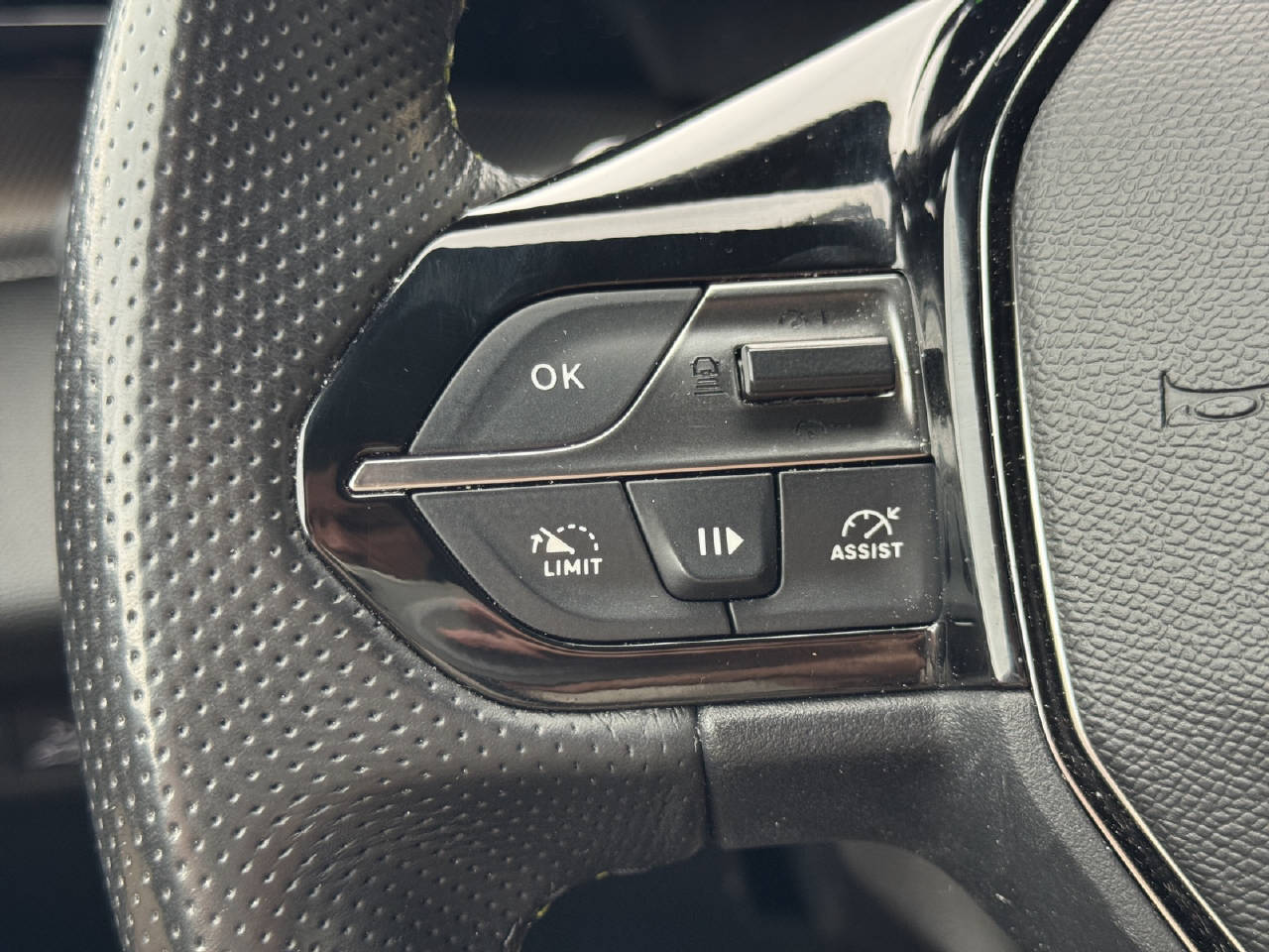 PEUGEOT 308 SW 1.6 PHEV 225 GT Pack-image-12