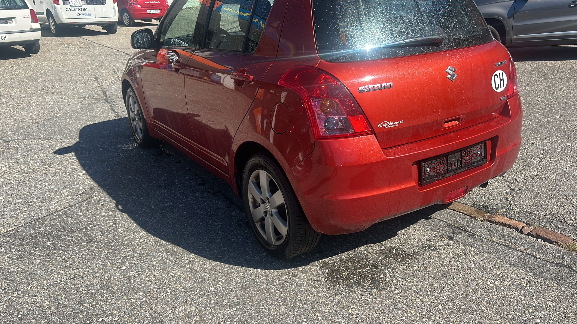 SUZUKI Swift 1.3i 16V GL Top Piz Sulai LE 4x4-image-4