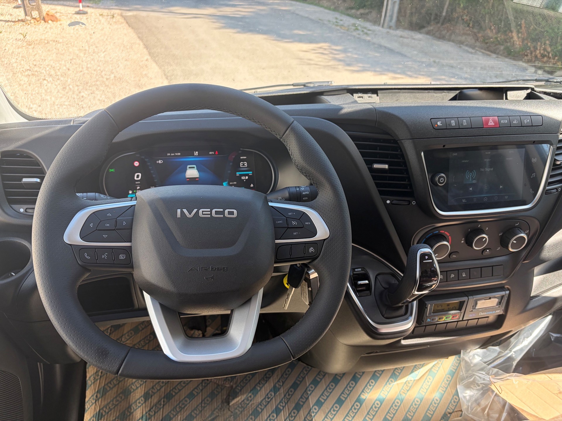 IVECO 35S16H A8 Döner Carrier TK -20 Grad Koffer mit 1000kg Nutzlast-image-9