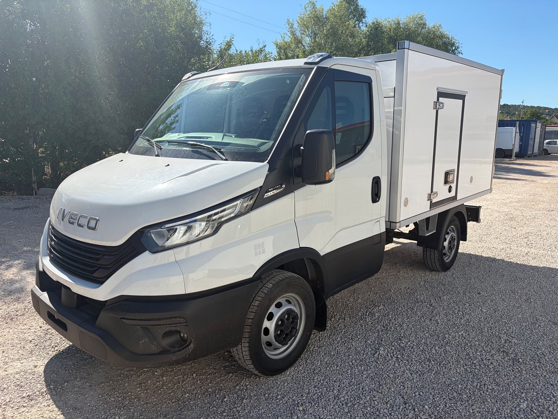 IVECO 35S16H A8 Döner Carrier TK -20 Grad Koffer mit 1000kg Nutzlast-image-1