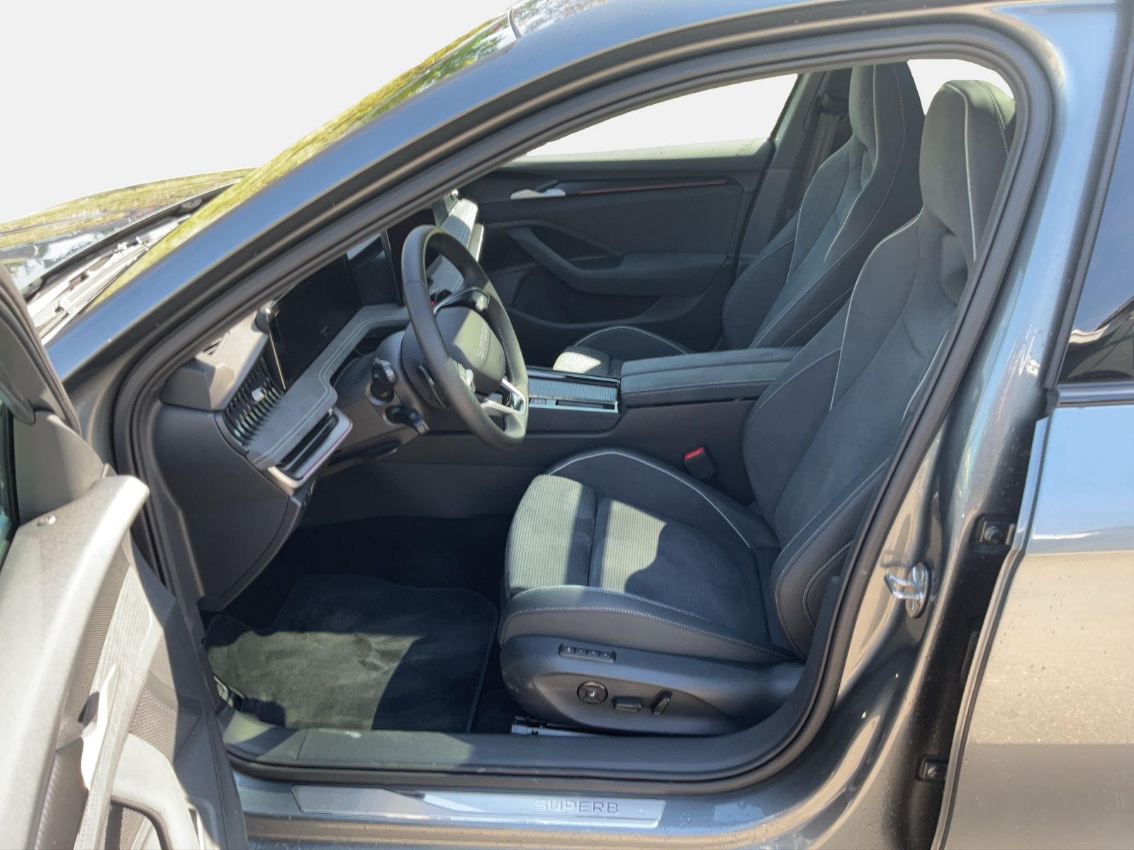 SKODA Superb Combi 2.0 TDi Sportline 4x4 DSG-image-6