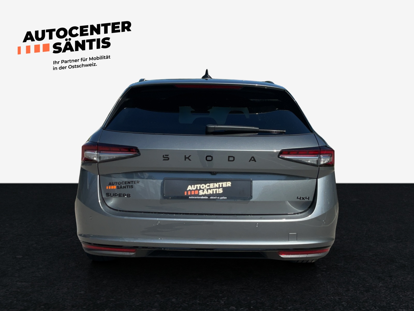 SKODA Superb Combi 2.0 TDi Sportline 4x4 DSG-image-4