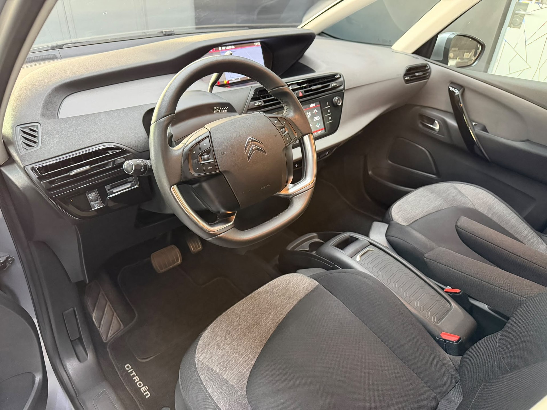 CITROEN Grand C4 Picasso 1.6i 16V THP Feel Edition EAT6-image-4