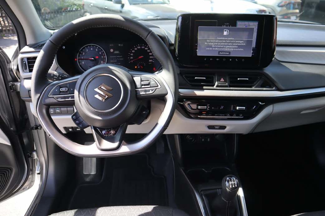 SUZUKI Swift 1.2 Sakura Top Hybrid 4x4-image-5