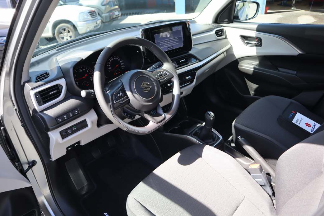 SUZUKI Swift 1.2 Sakura Top Hybrid 4x4-image-4