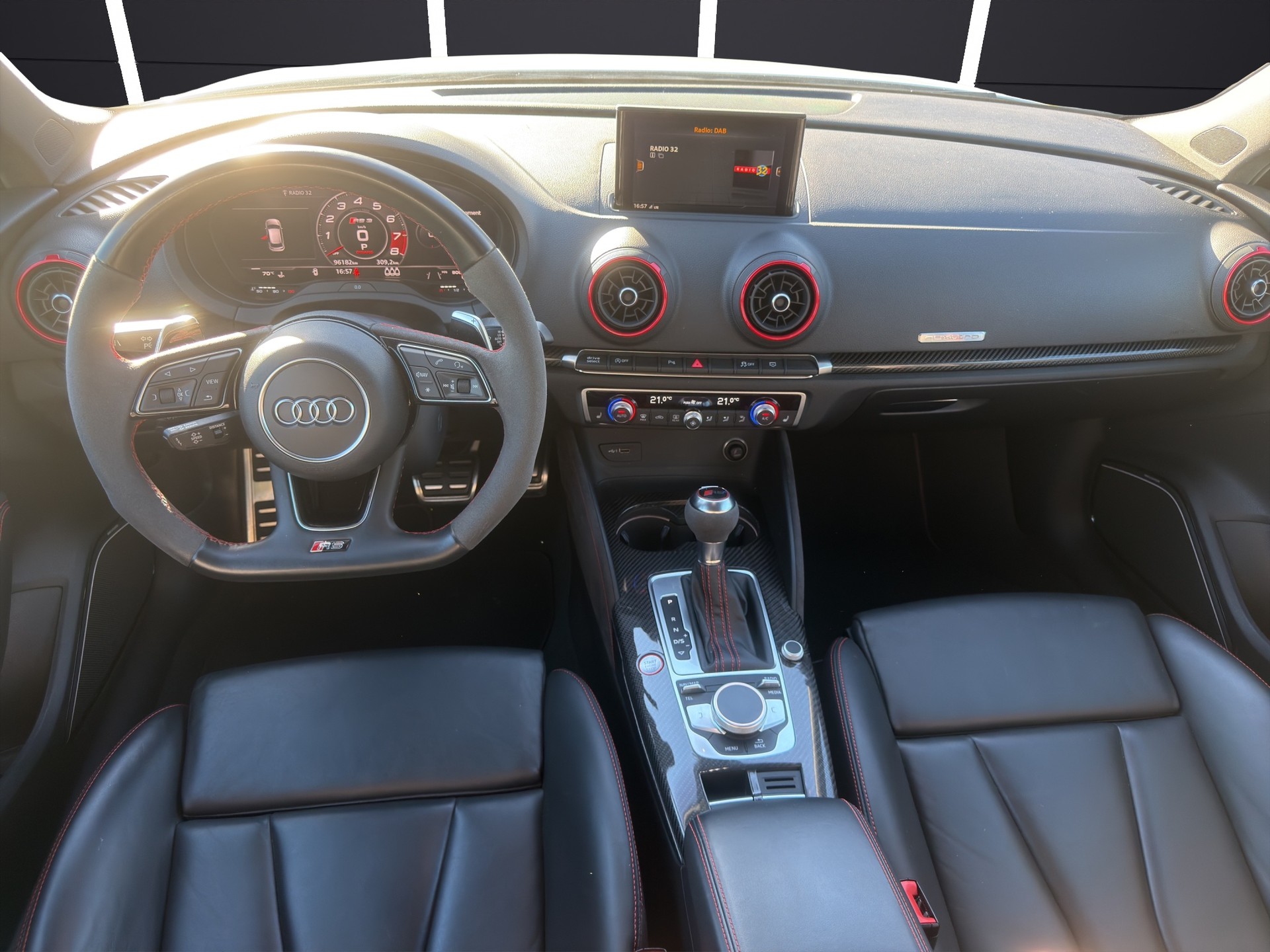 AUDI RS3 Sportback 2.5 TSI quattro S-tronic-image-15