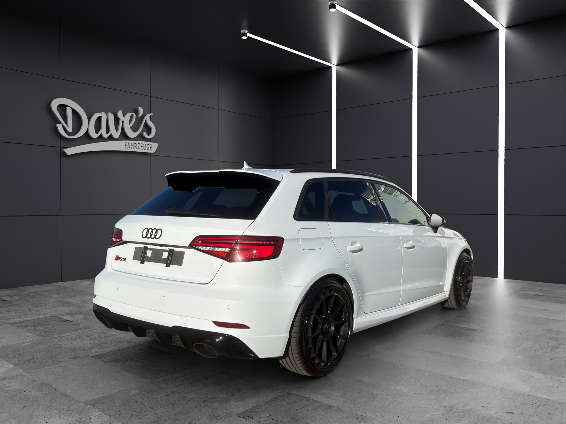 AUDI RS3 Sportback 2.5 TSI quattro S-tronic-image-4