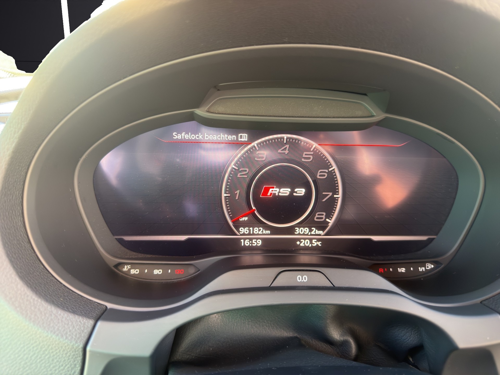 AUDI RS3 Sportback 2.5 TSI quattro S-tronic-image-18