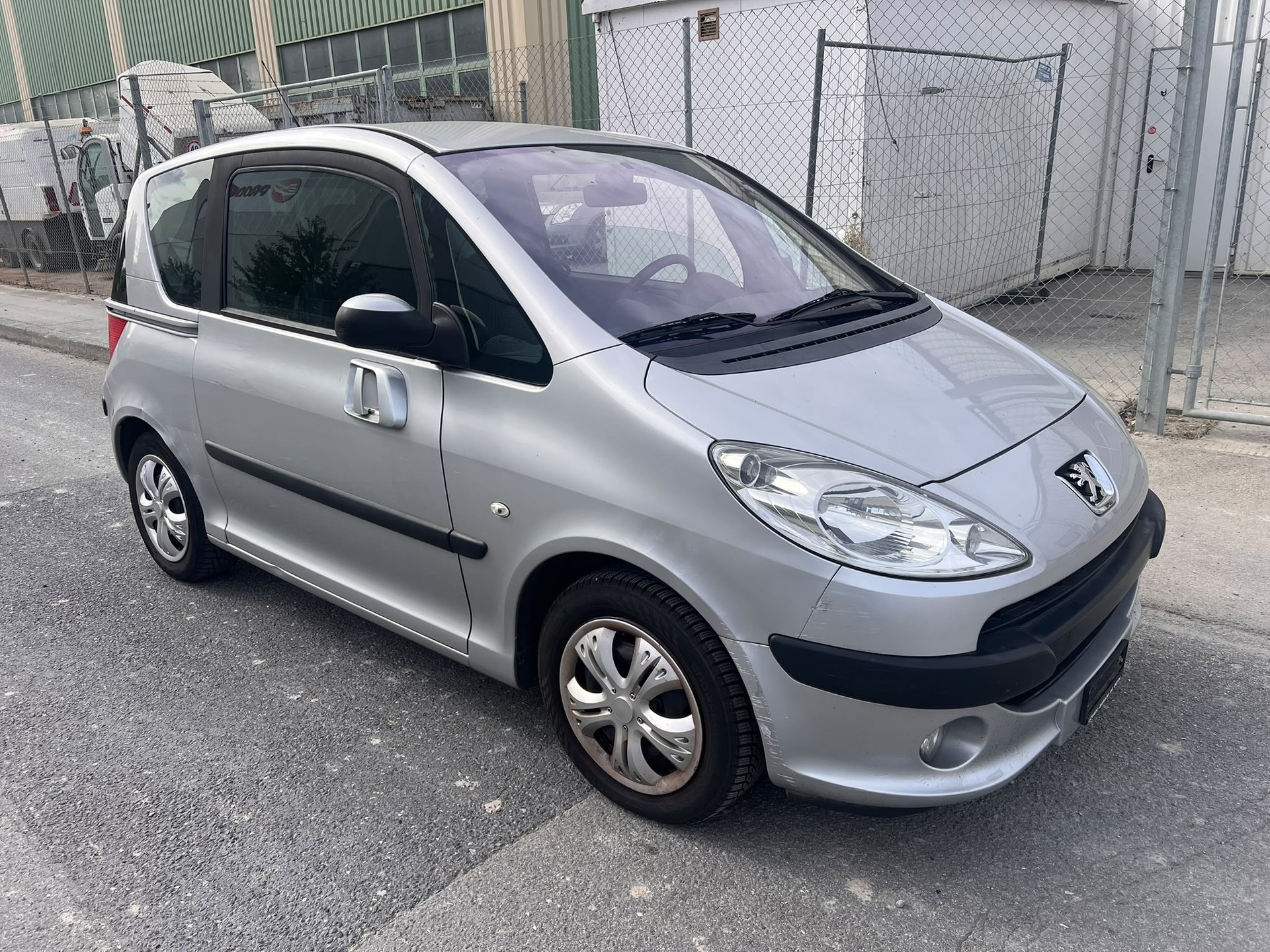 PEUGEOT 1007 1.4 Trendy-image-2