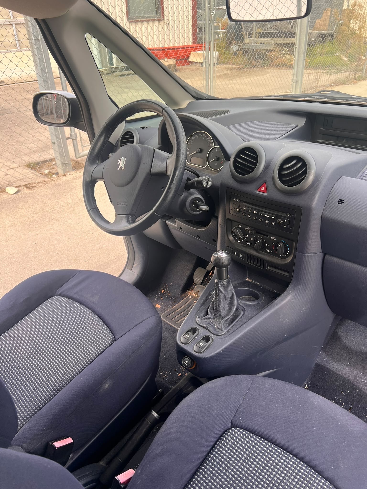 PEUGEOT 1007 1.4 Trendy-image-8