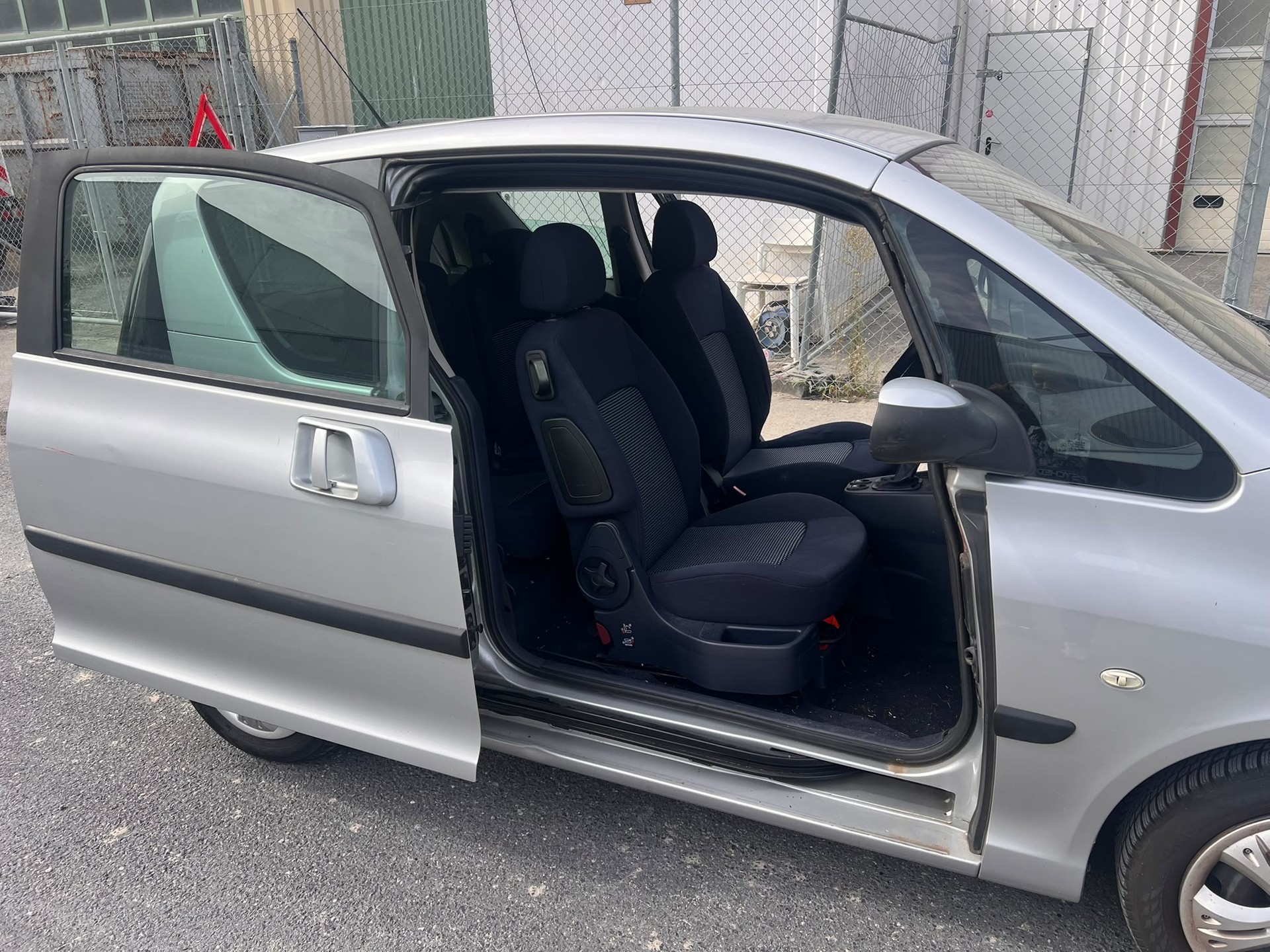 PEUGEOT 1007 1.4 Trendy-image-6