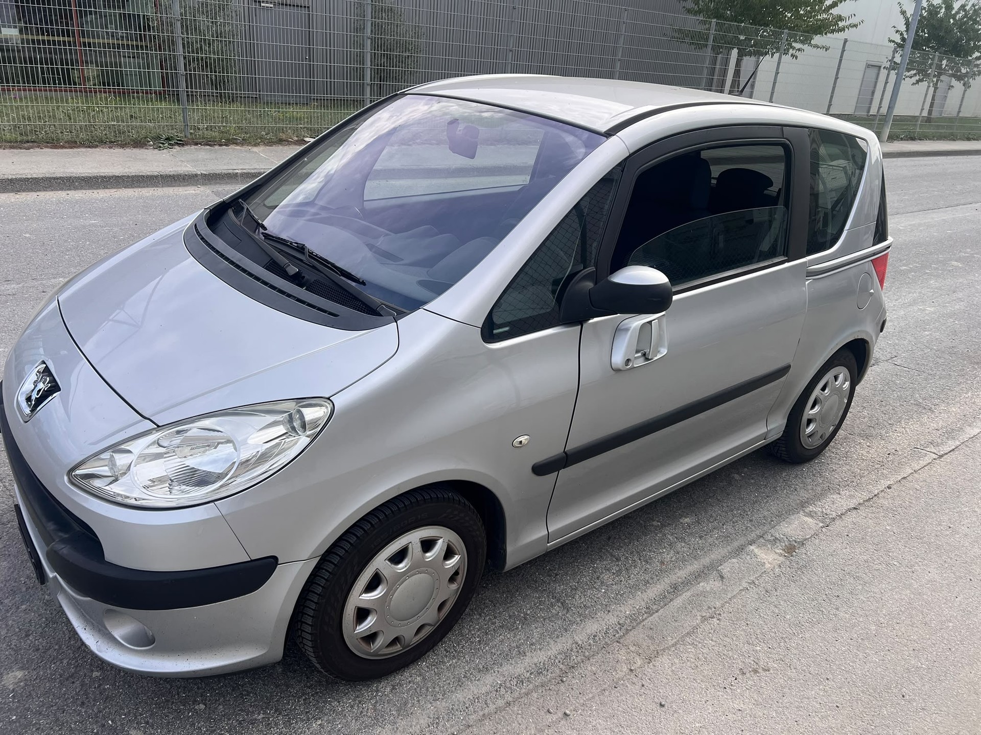 PEUGEOT 1007 1.4 Trendy-image-1